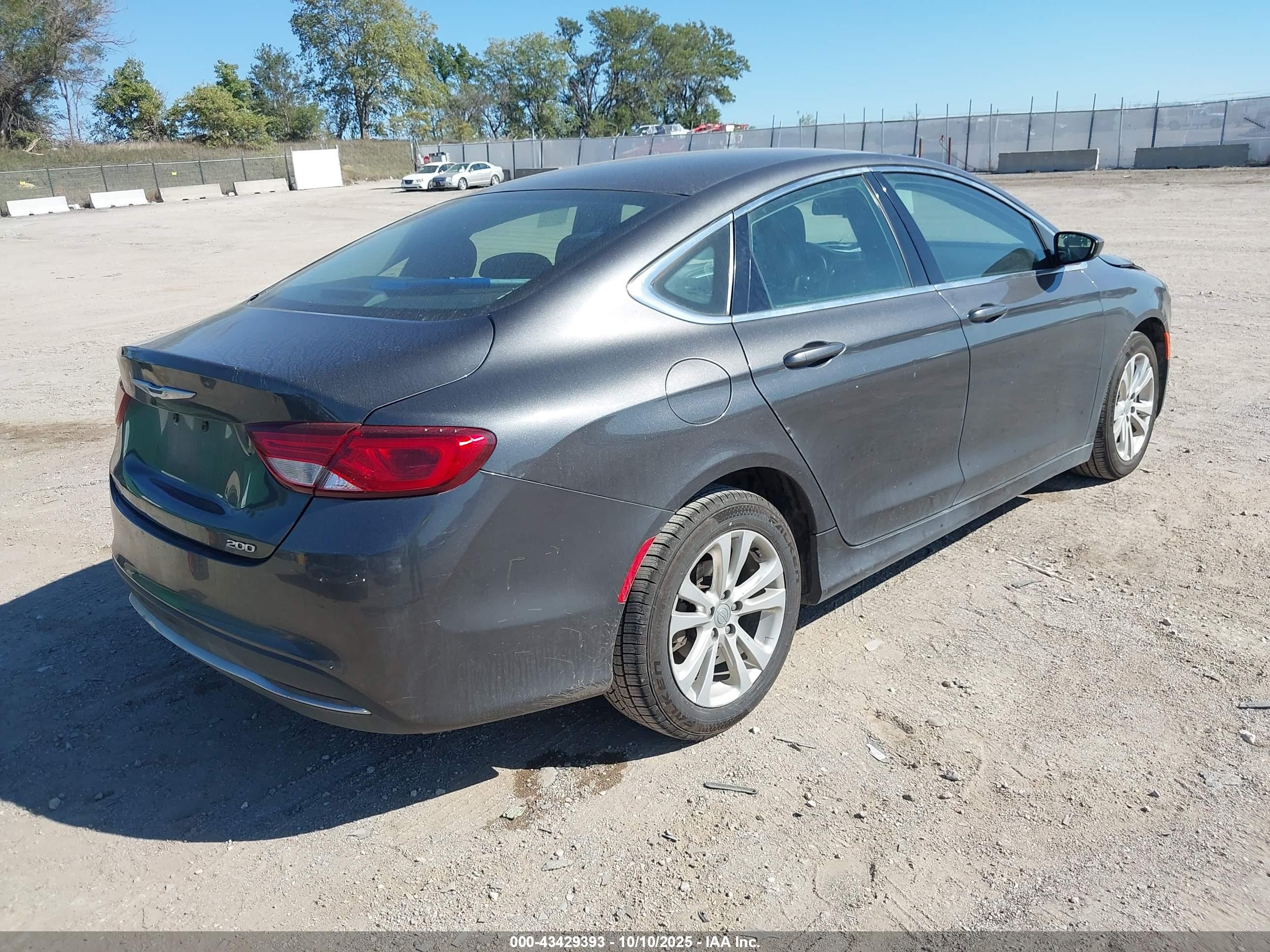 CHRYSLER 200 image 4