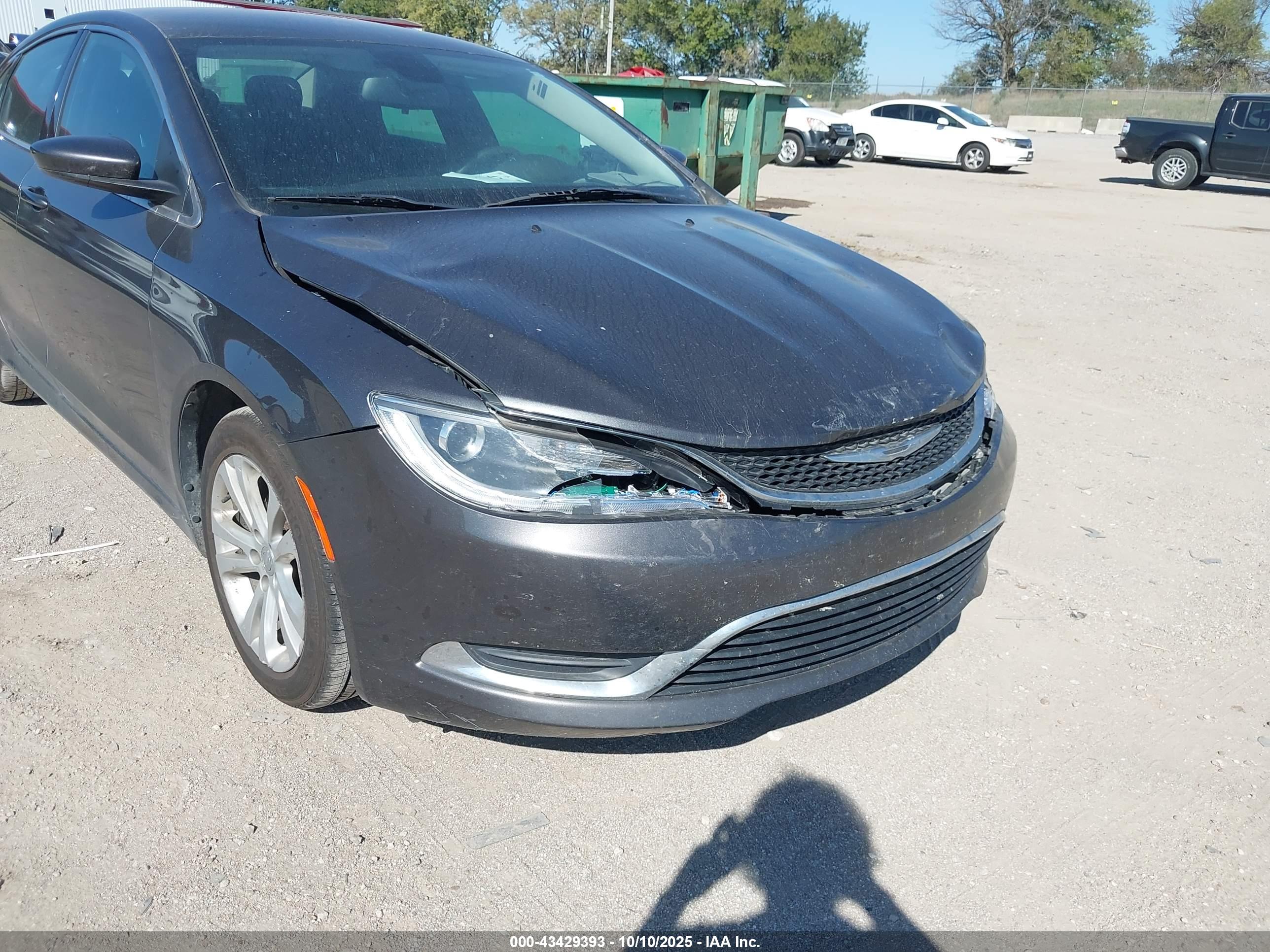 CHRYSLER 200 image 6
