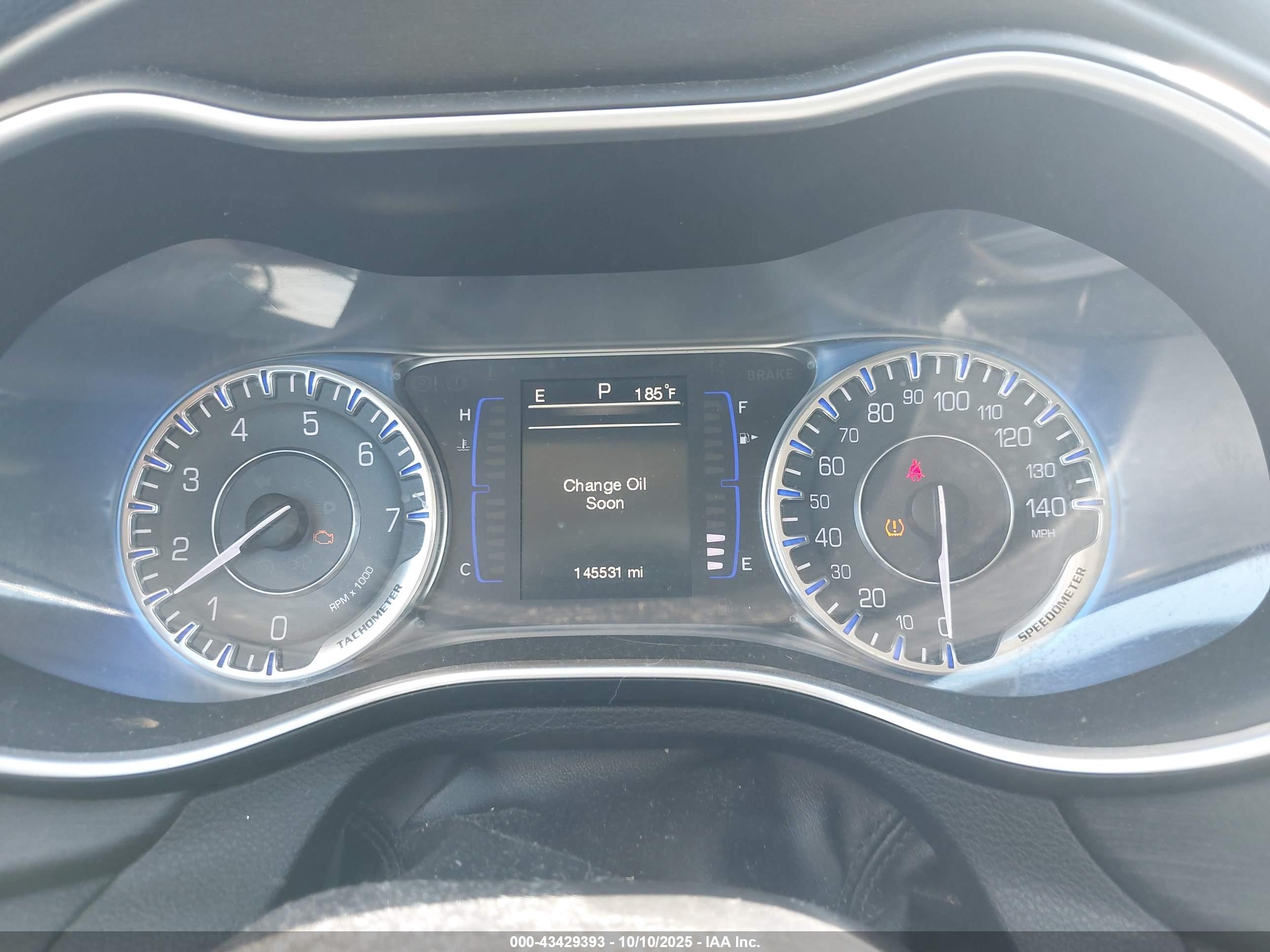 CHRYSLER 200 image 7