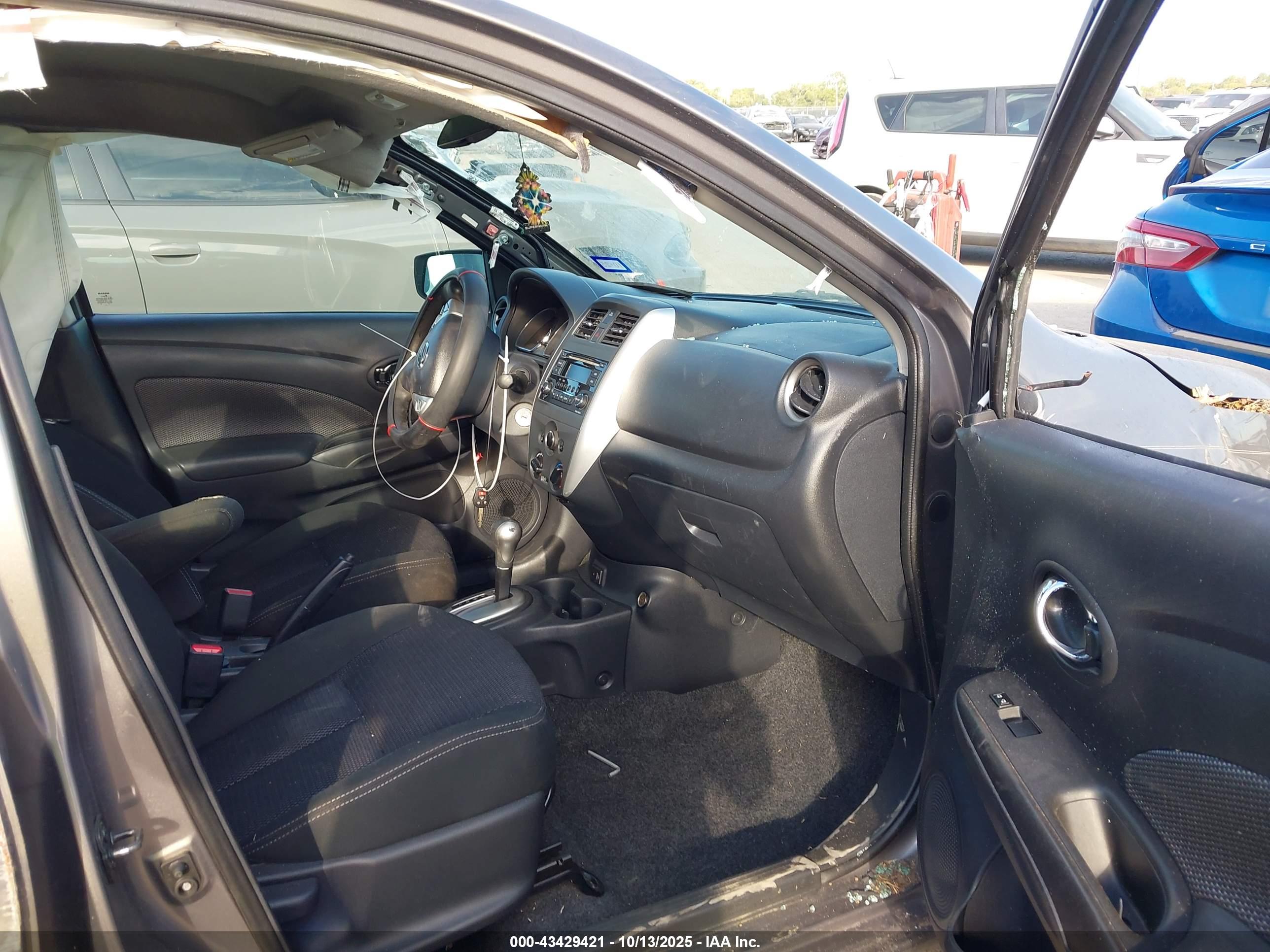 NISSAN VERSA image 5