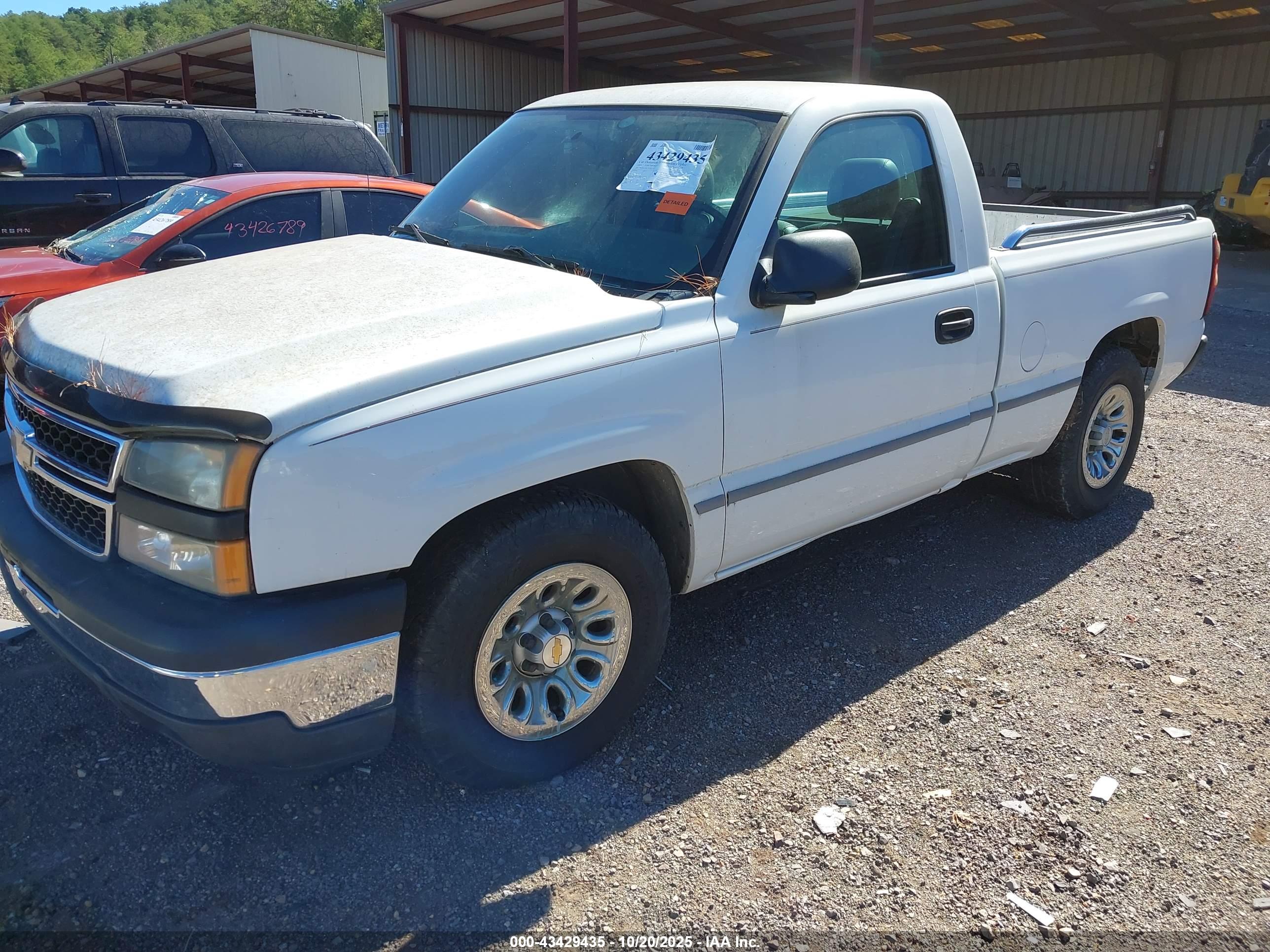CHEVROLET SILVERADO image 2