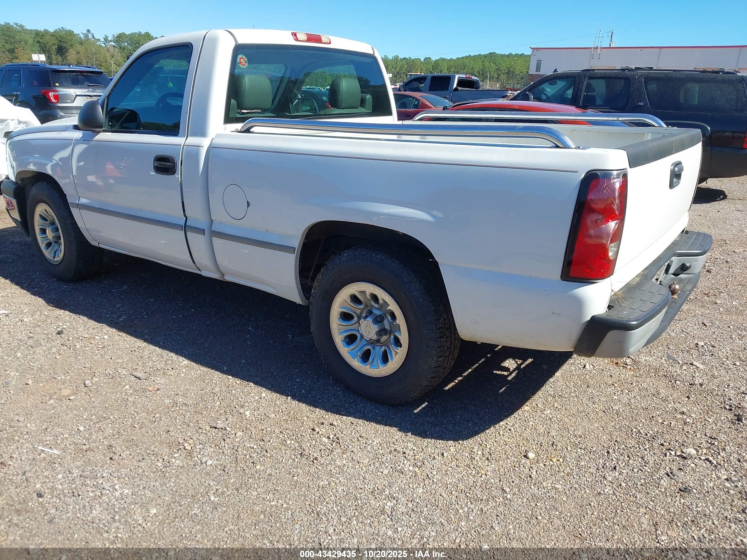 CHEVROLET SILVERADO image 3