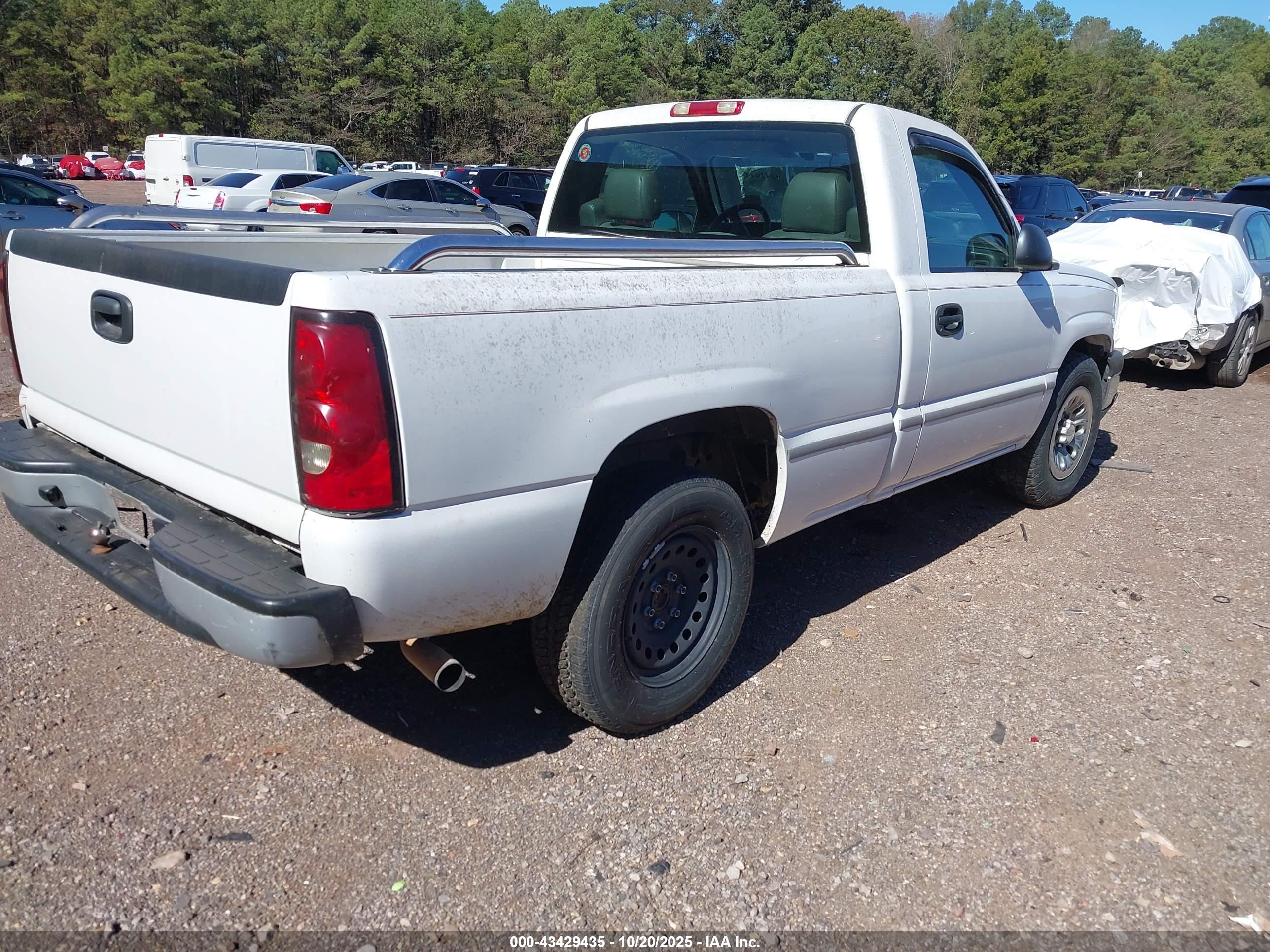 CHEVROLET SILVERADO image 4