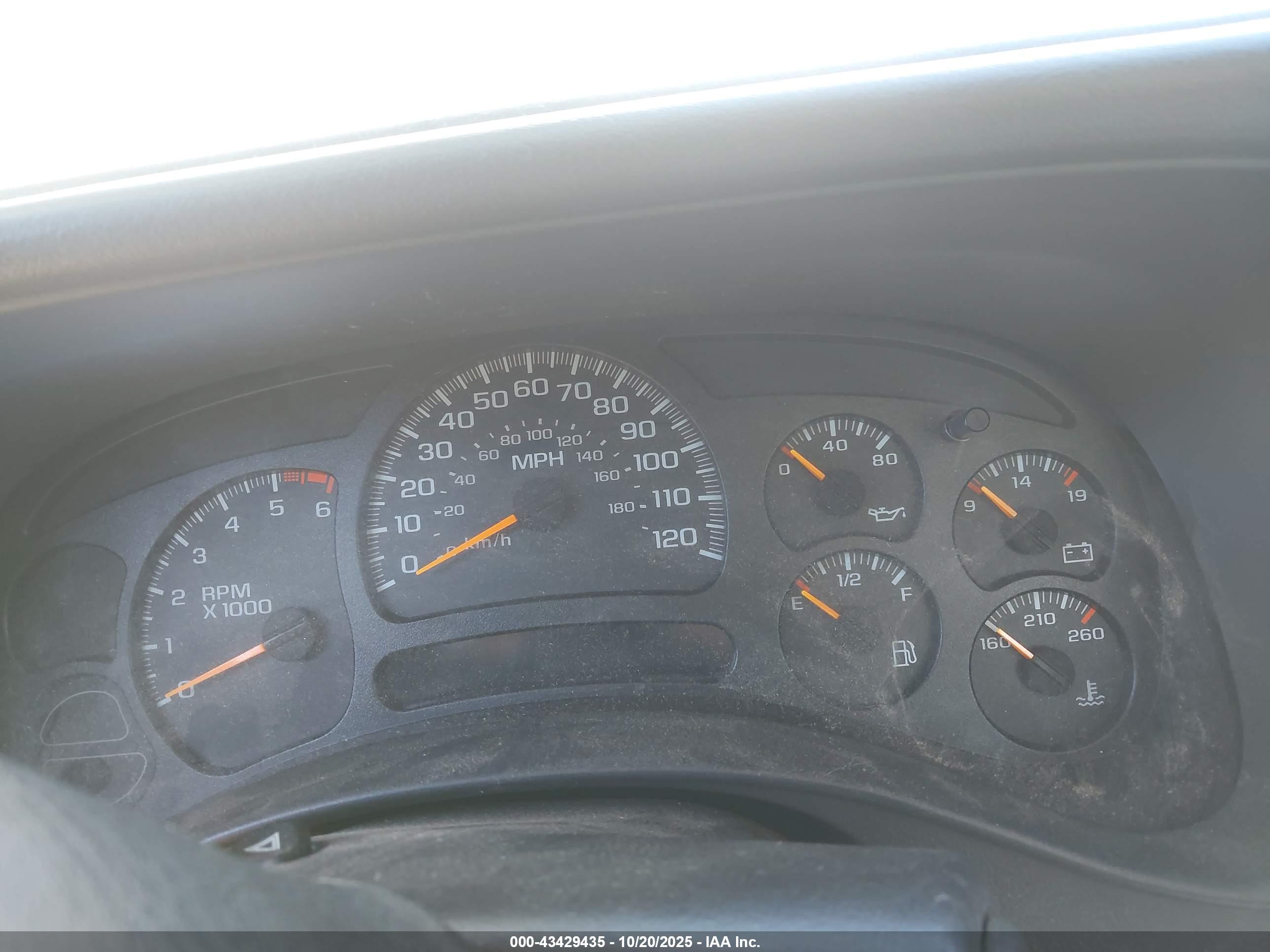 CHEVROLET SILVERADO image 7