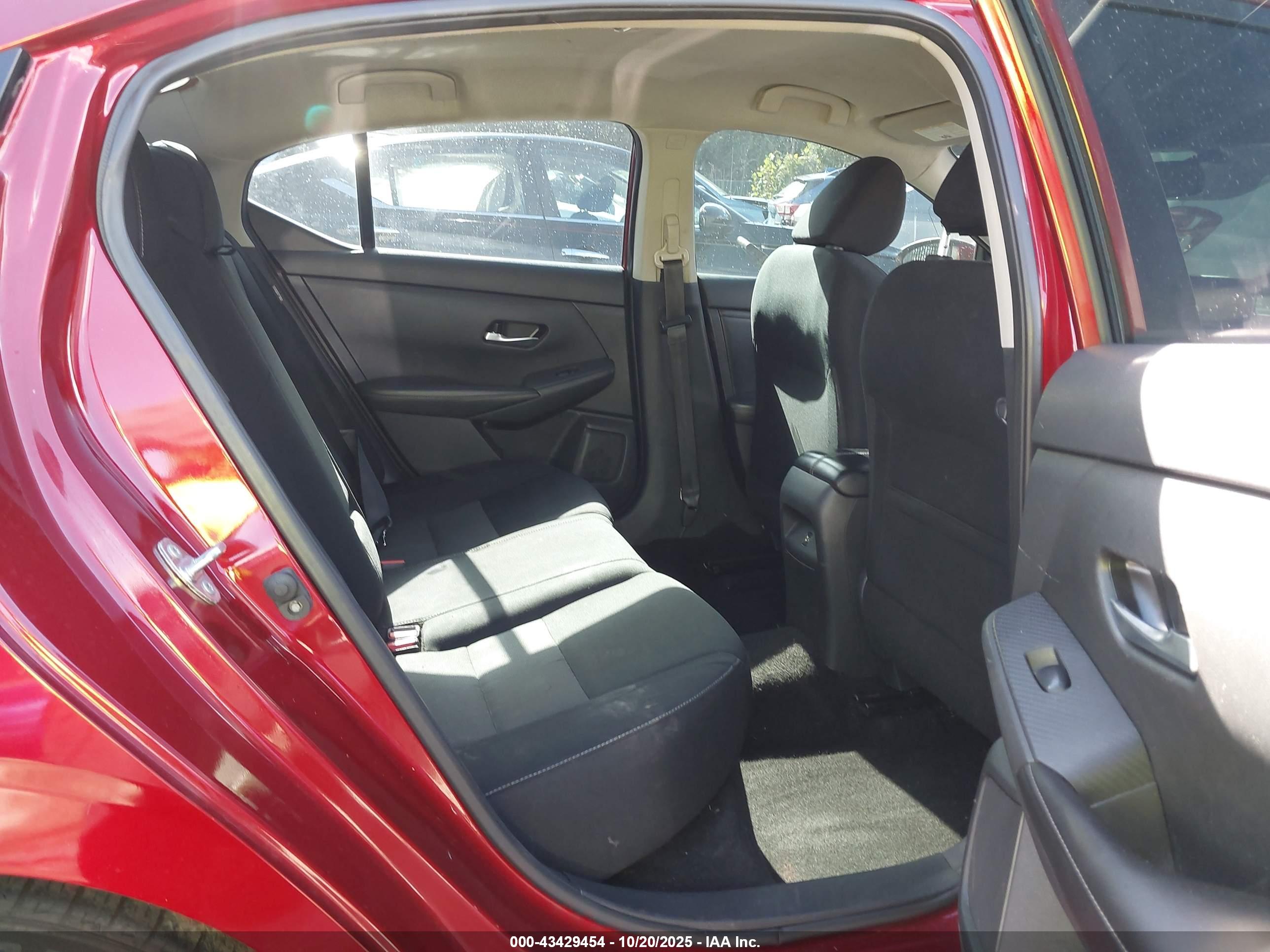 NISSAN SENTRA image 8