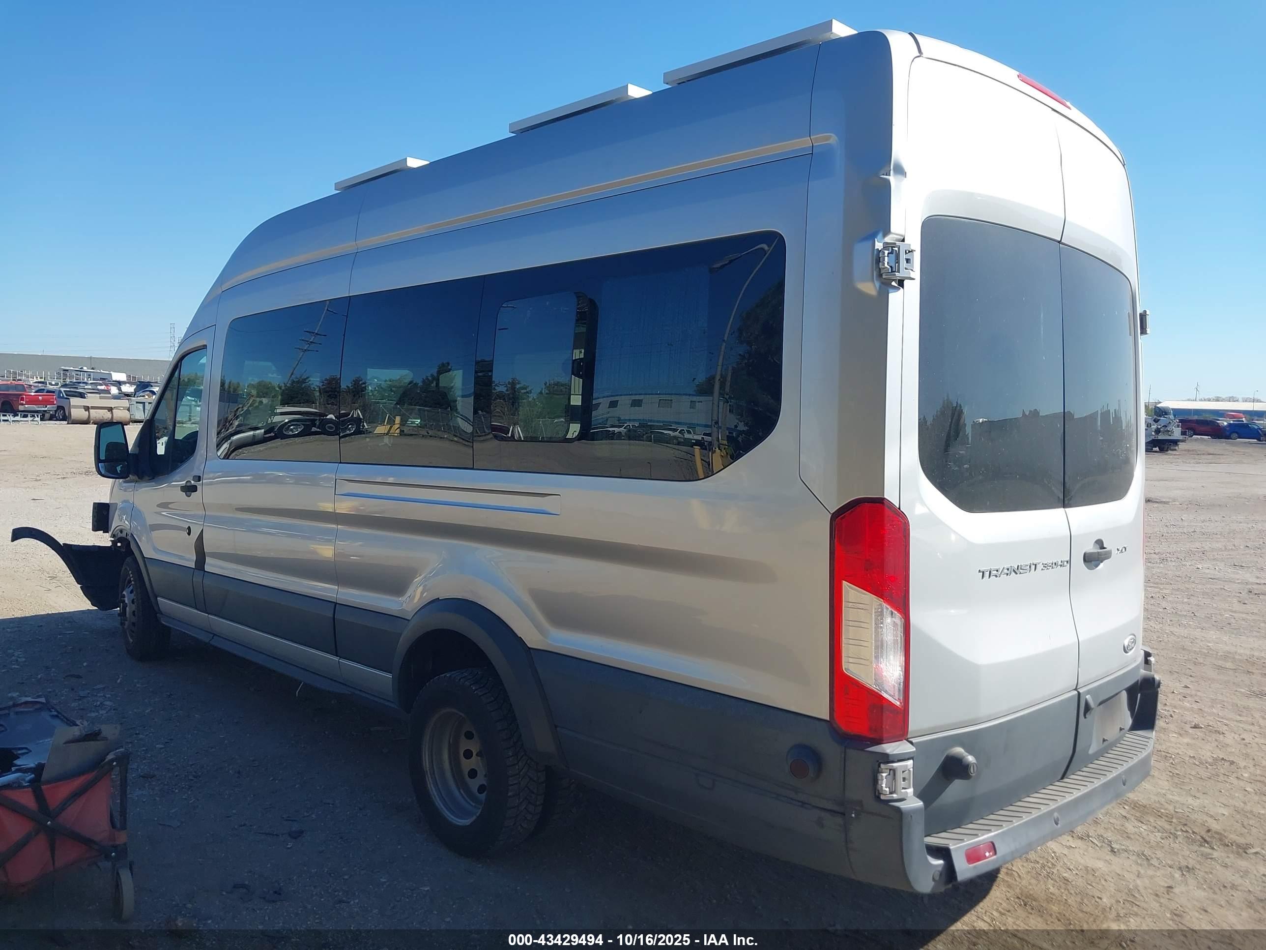 FORD TRANSIT-350 image 3