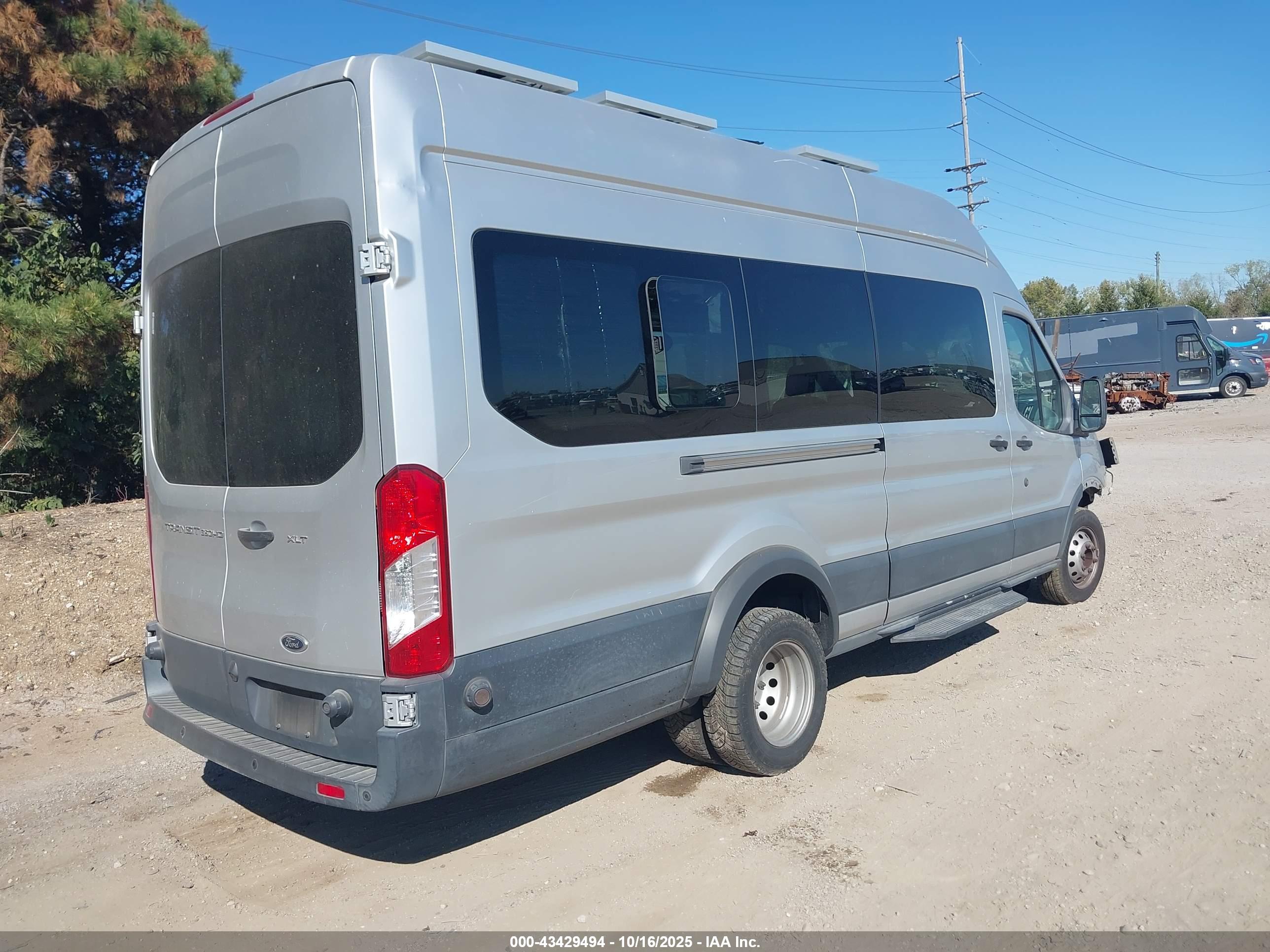 FORD TRANSIT-350 image 4