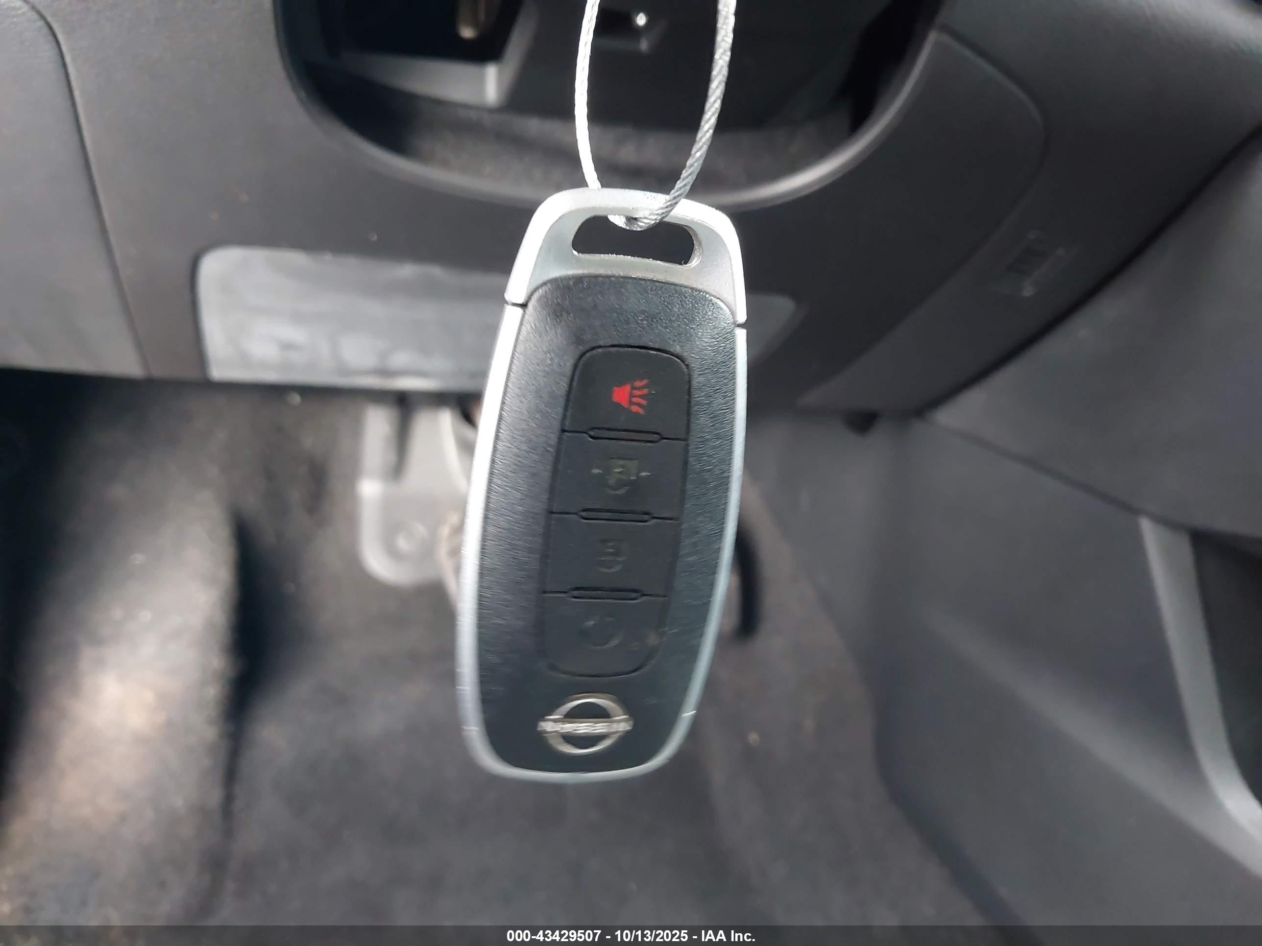 NISSAN ROGUE image 11