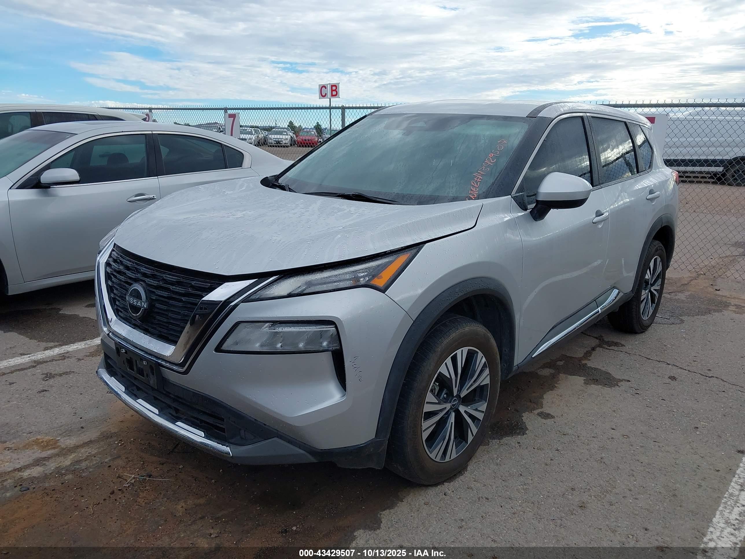 NISSAN ROGUE image 2