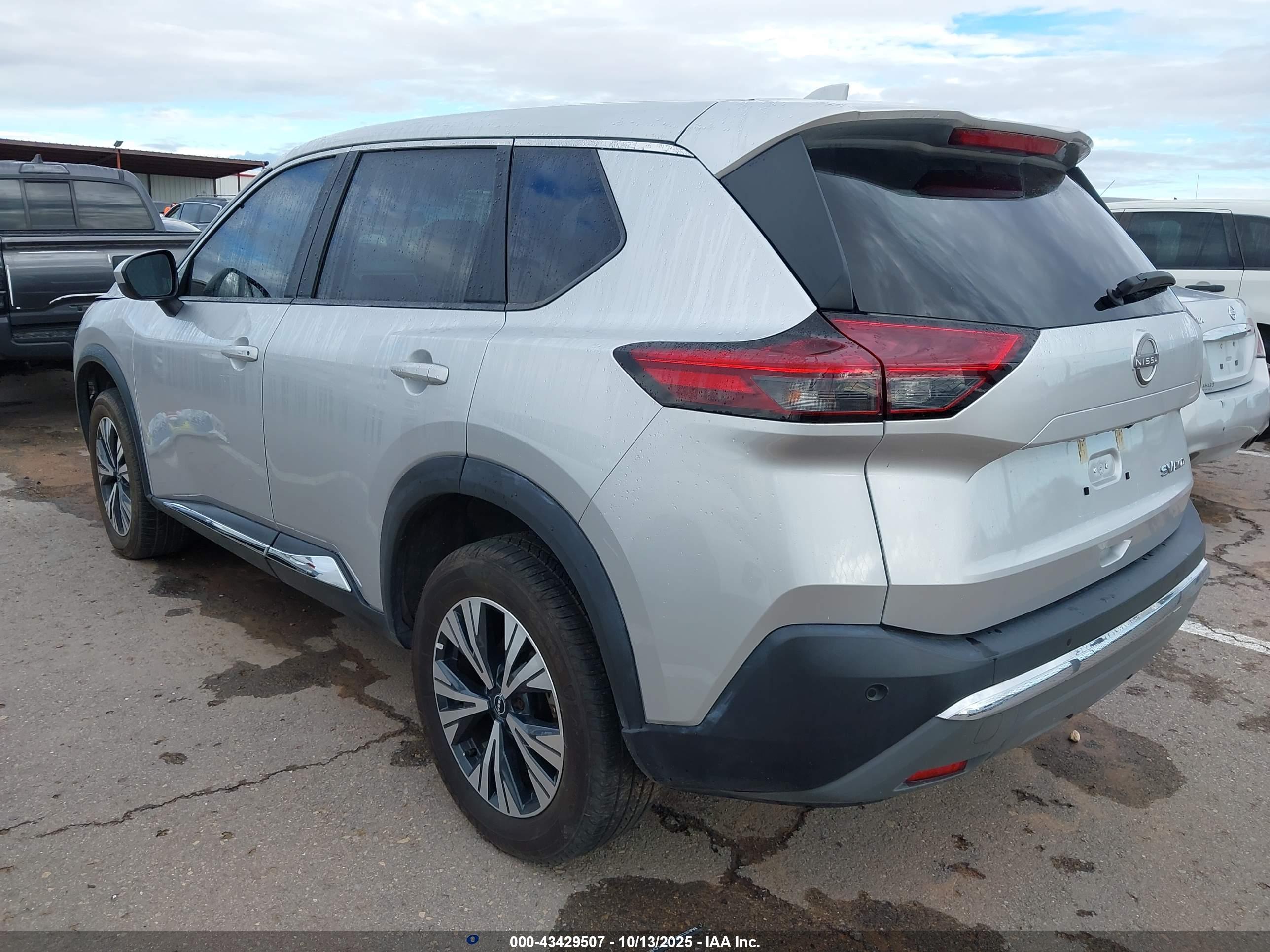 NISSAN ROGUE image 3