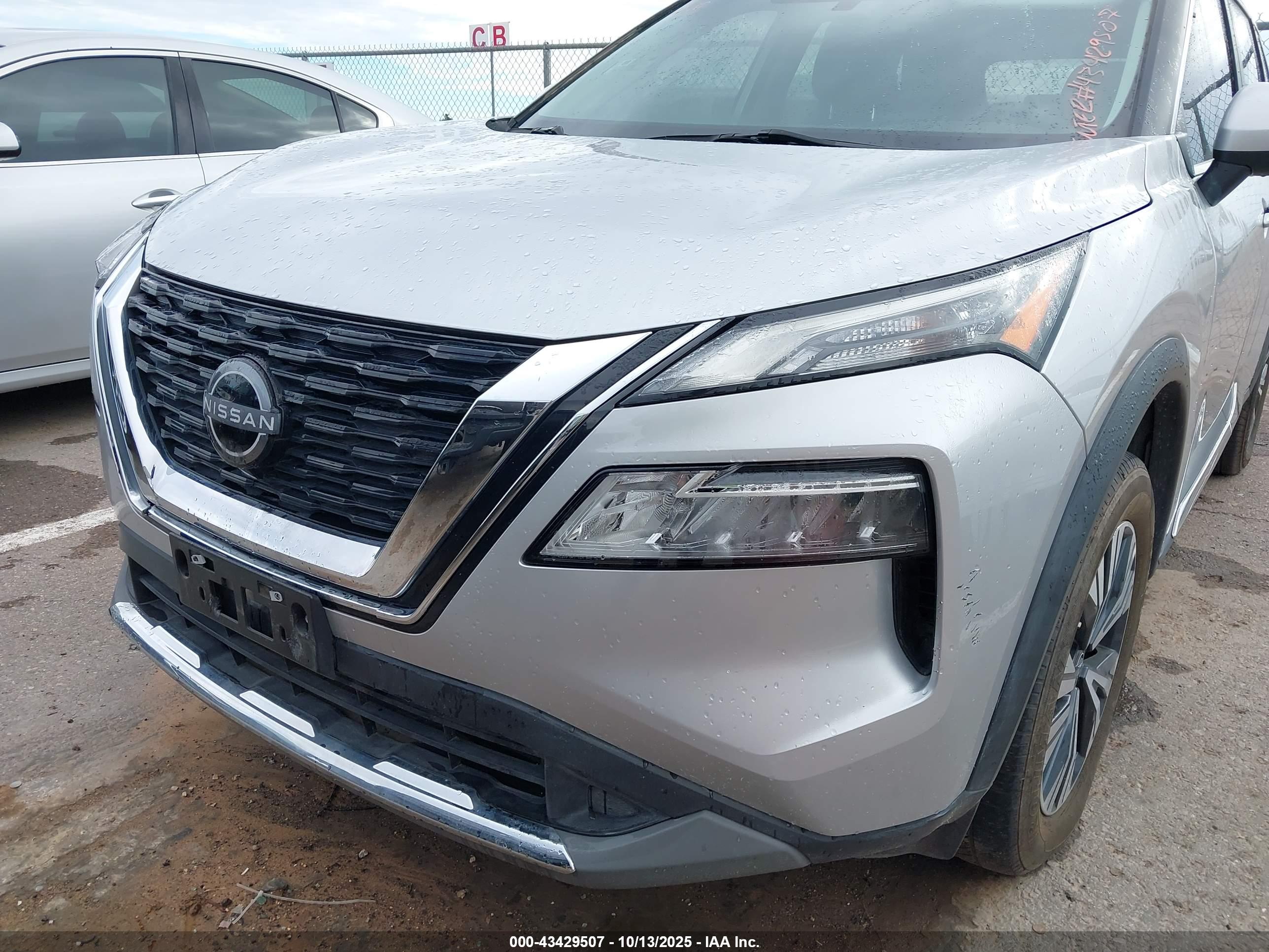NISSAN ROGUE image 6