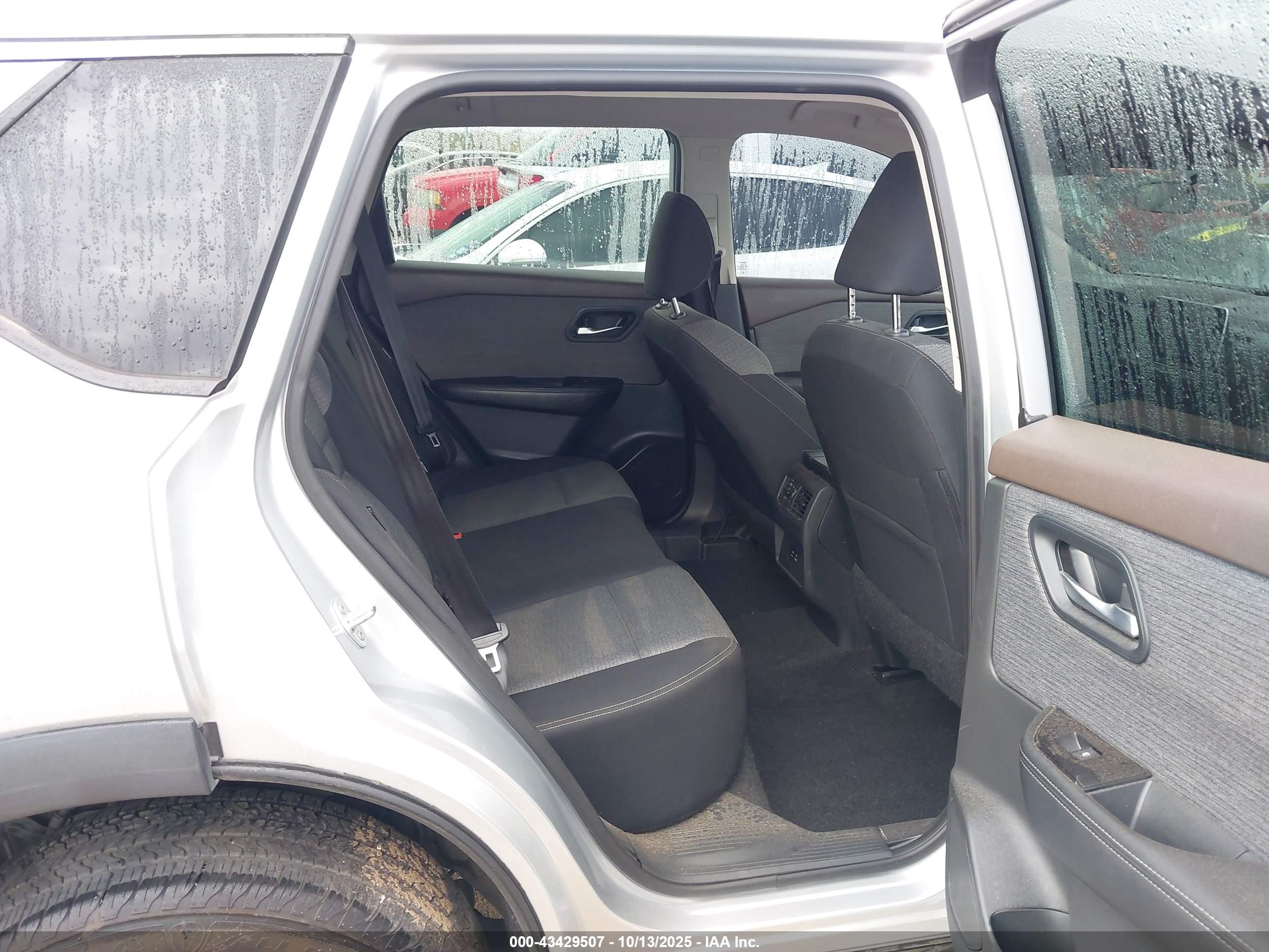 NISSAN ROGUE image 8
