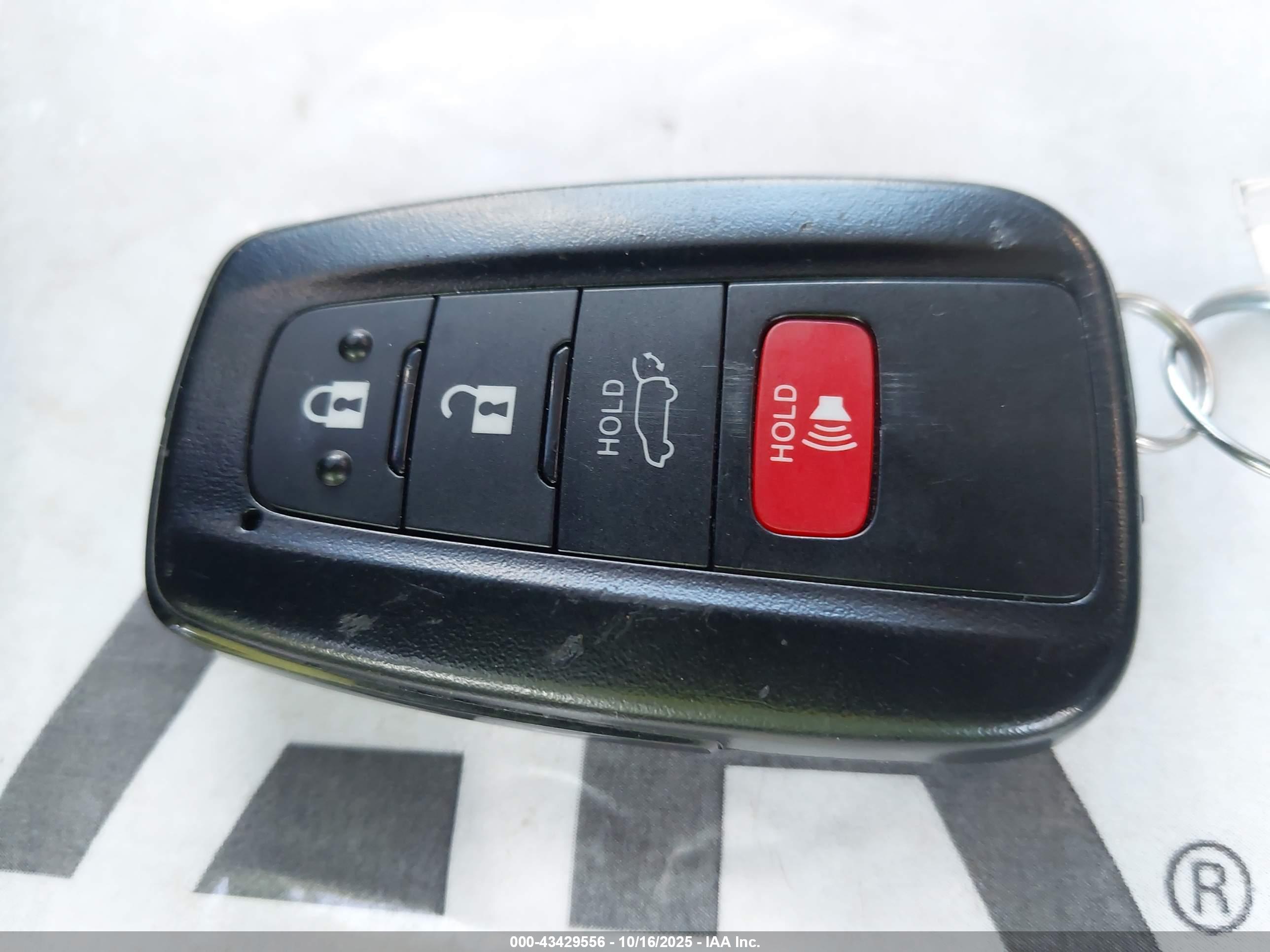 TOYOTA RAV4 image 11