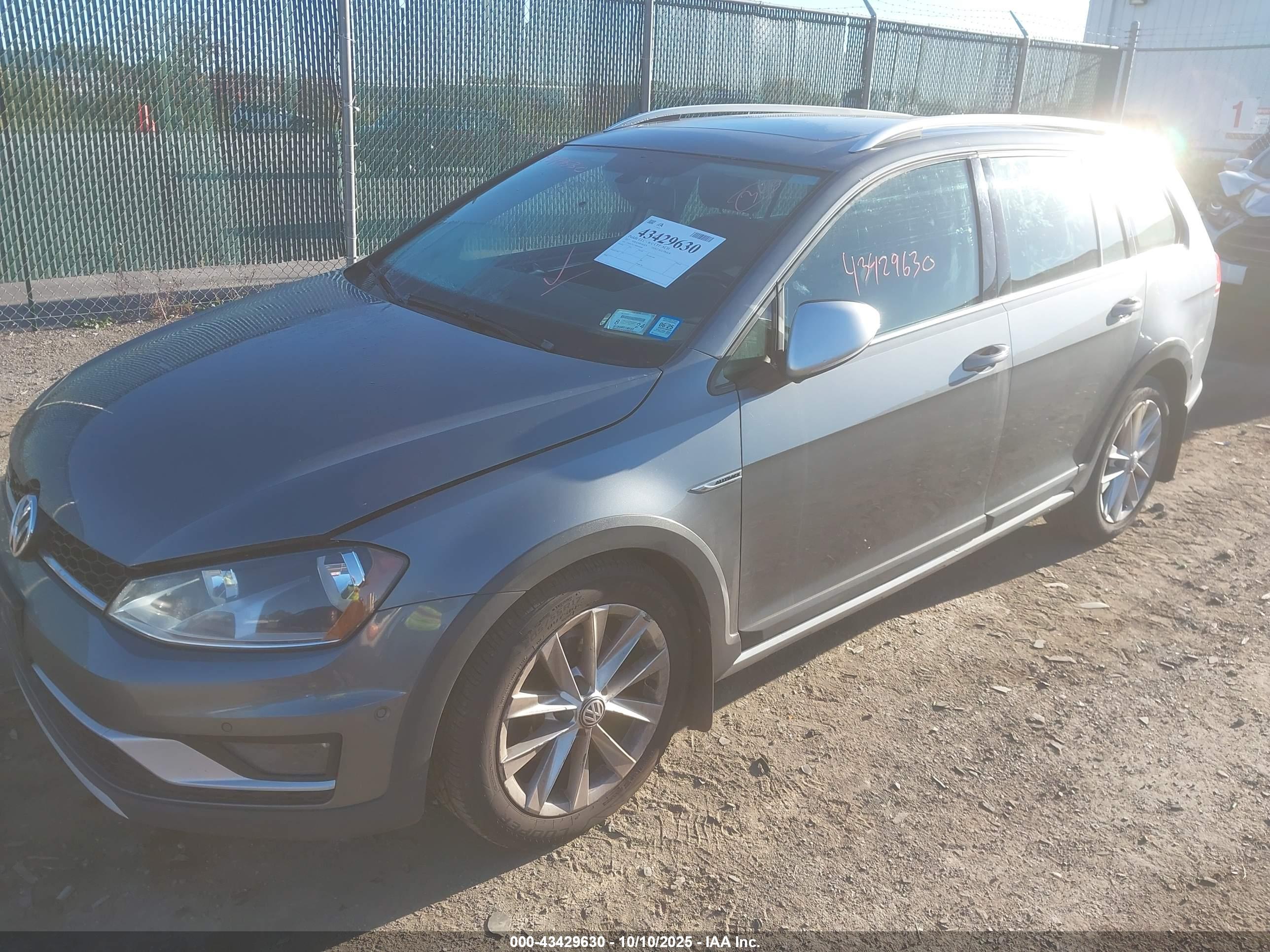 VOLKSWAGEN GOLF image 2