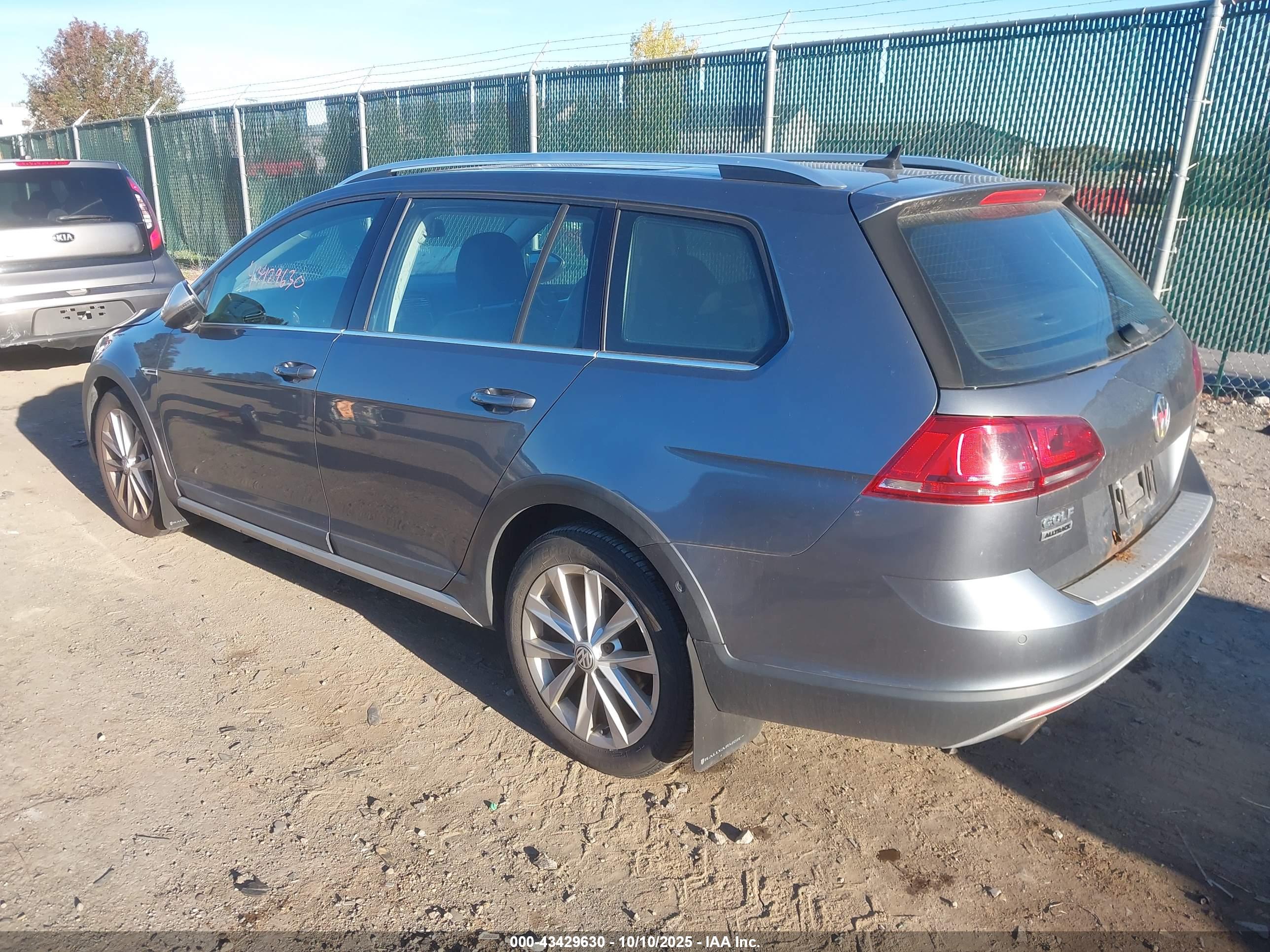 VOLKSWAGEN GOLF image 3