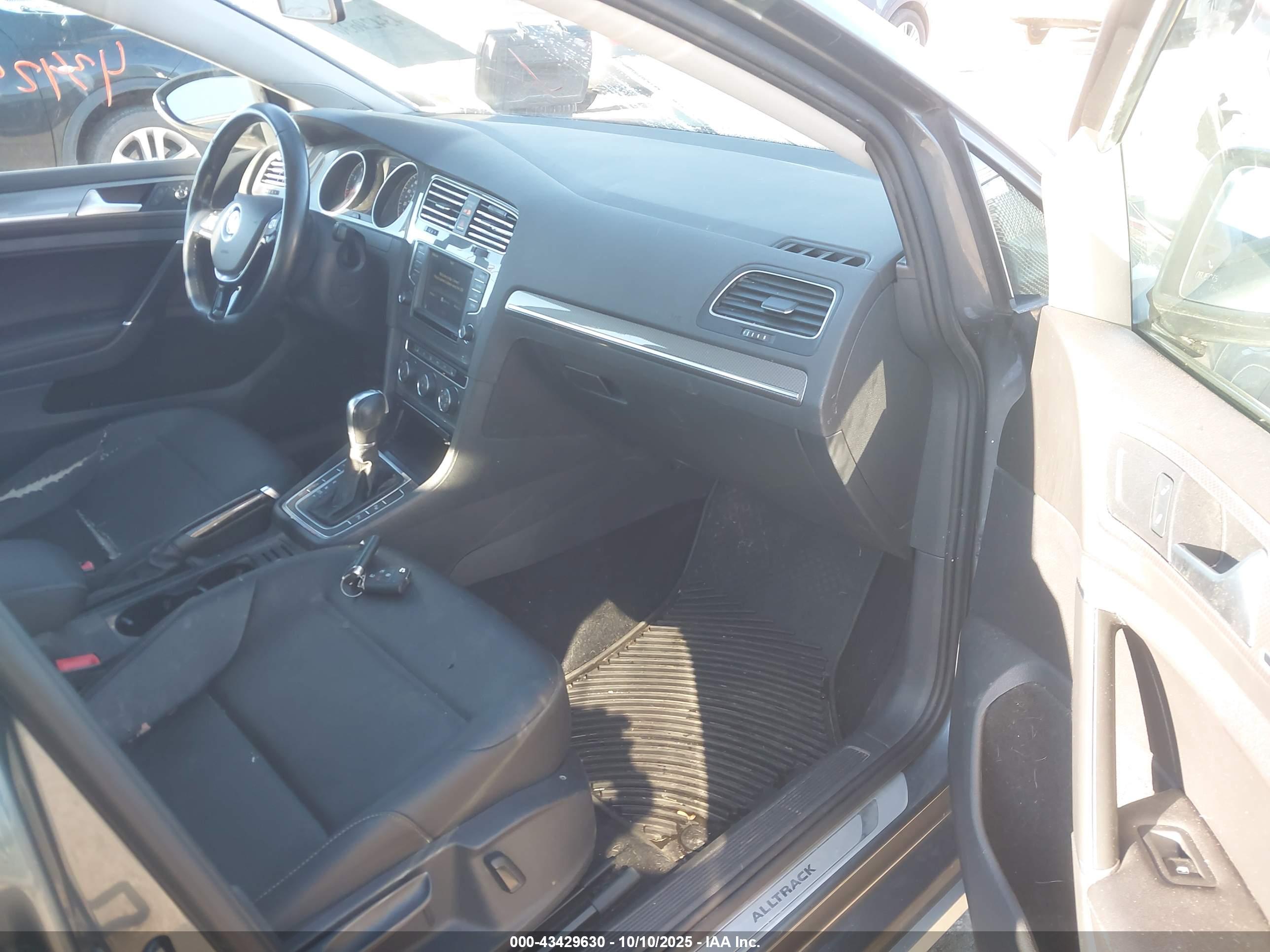 VOLKSWAGEN GOLF image 5