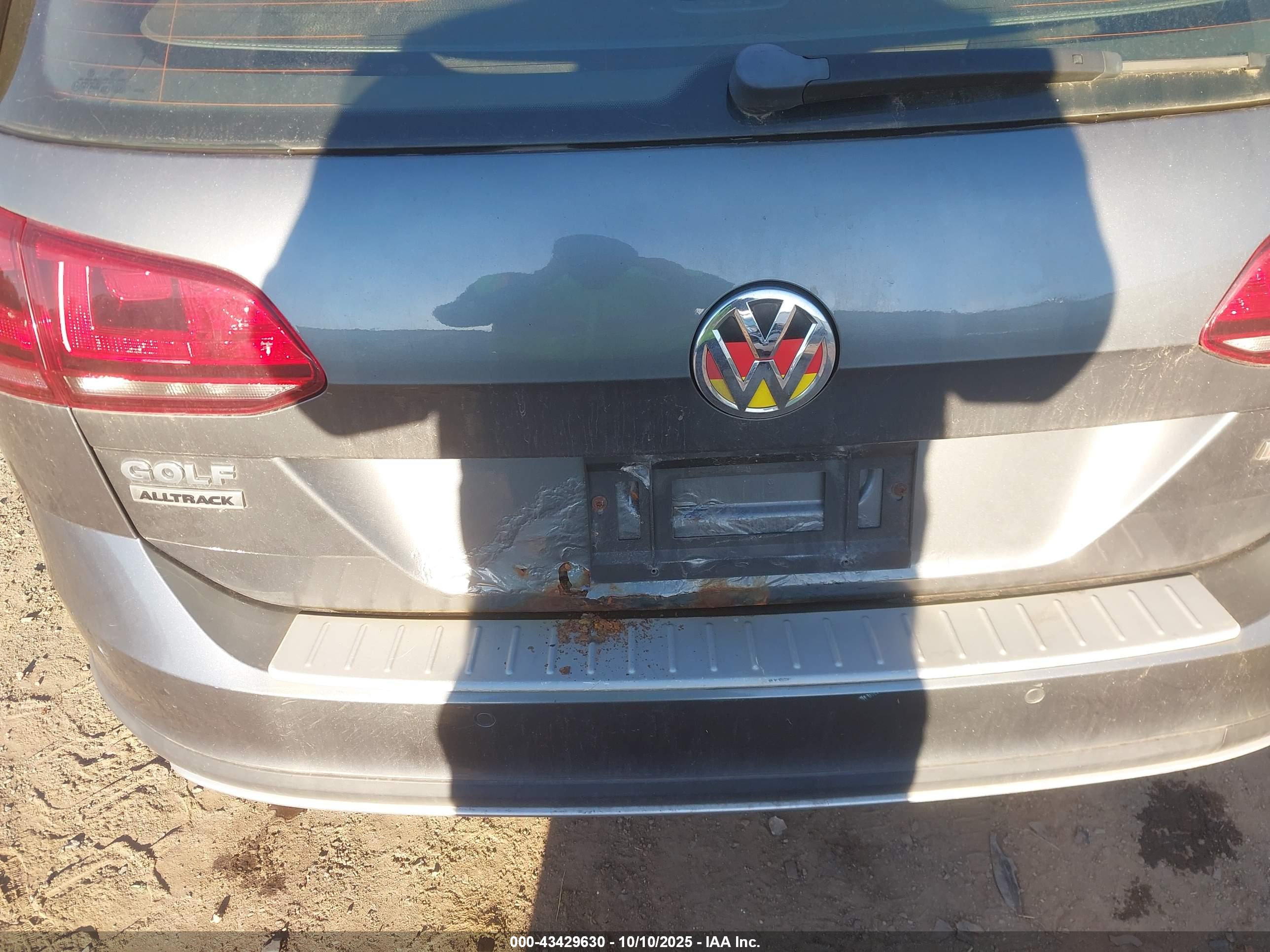 VOLKSWAGEN GOLF image 6