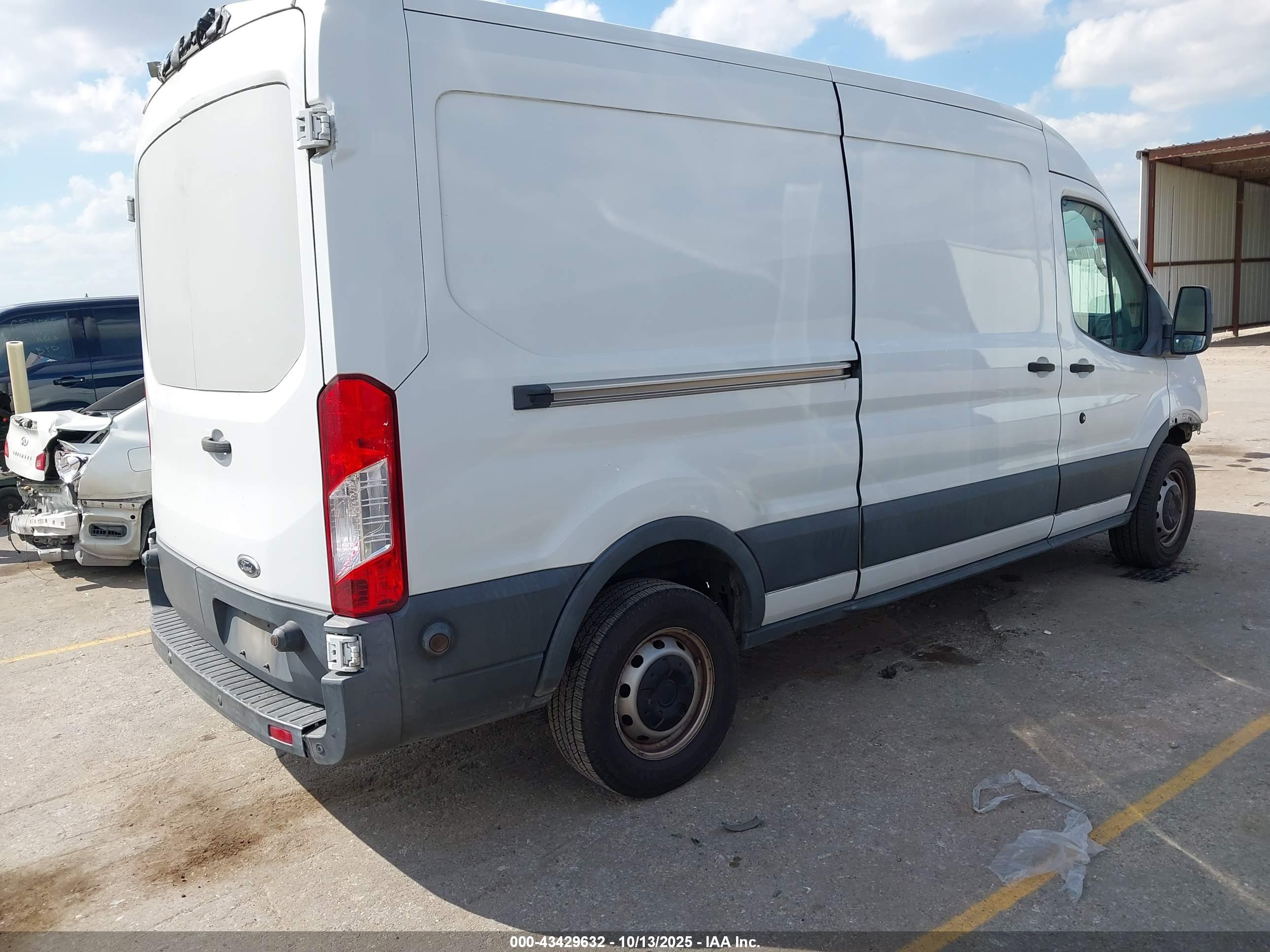FORD TRANSIT-250 image 4