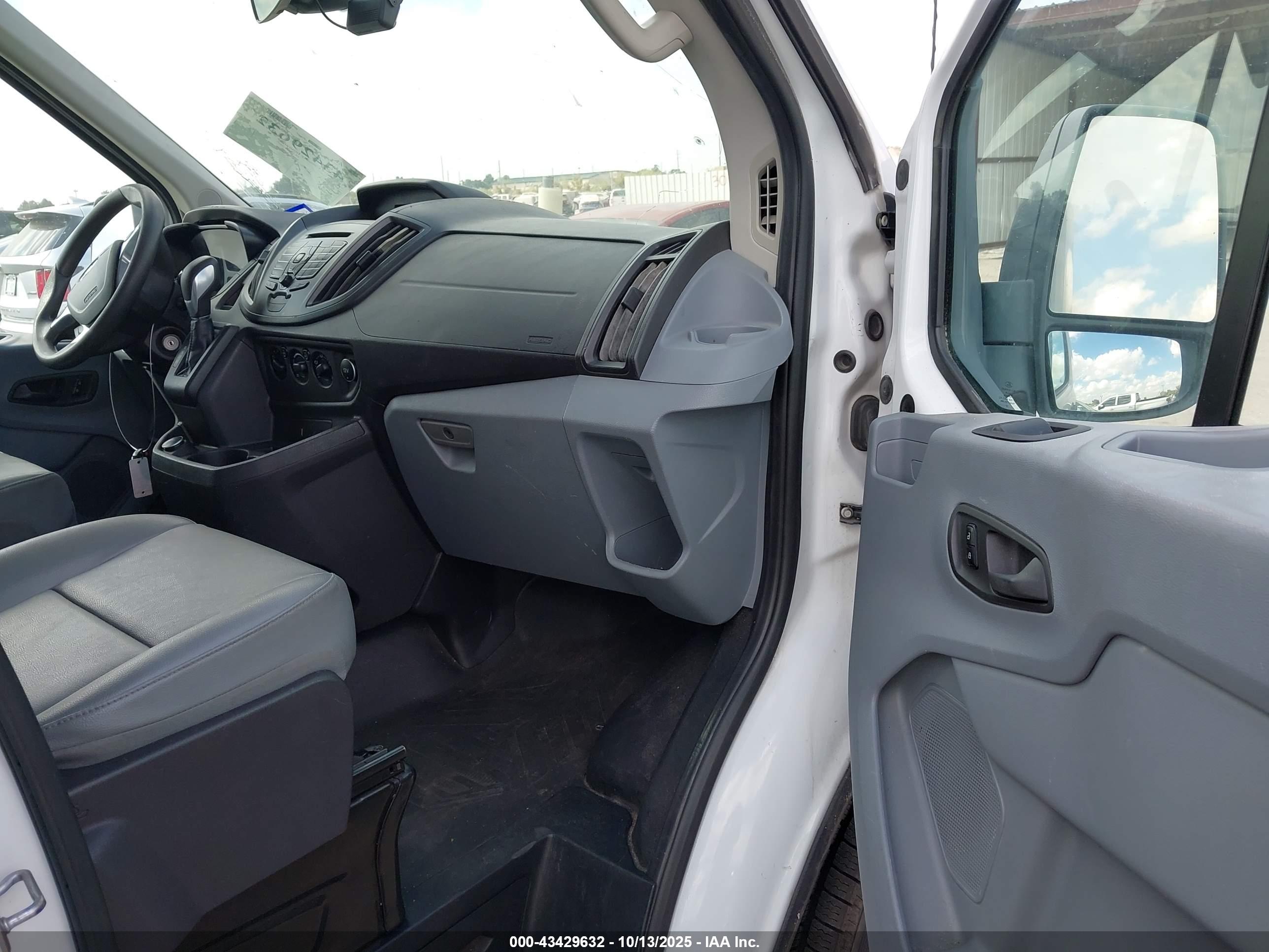 FORD TRANSIT-250 image 5