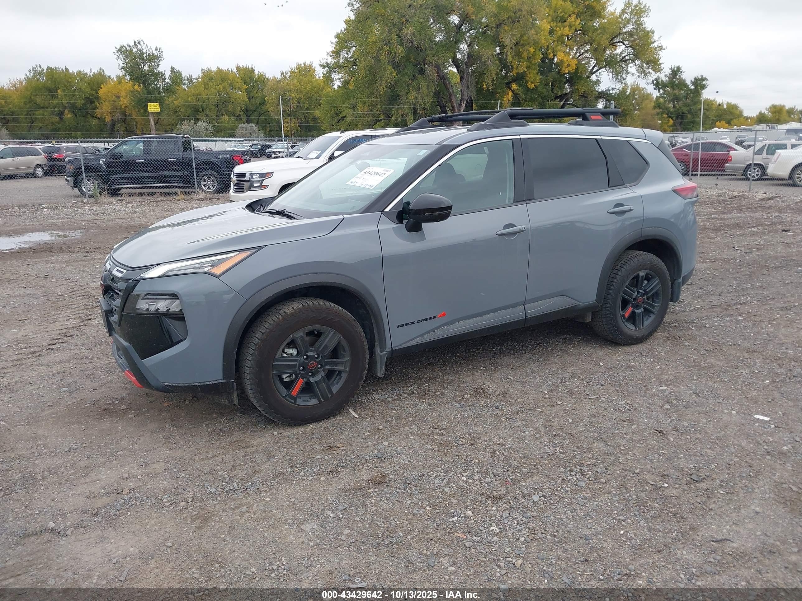 NISSAN ROGUE image 2