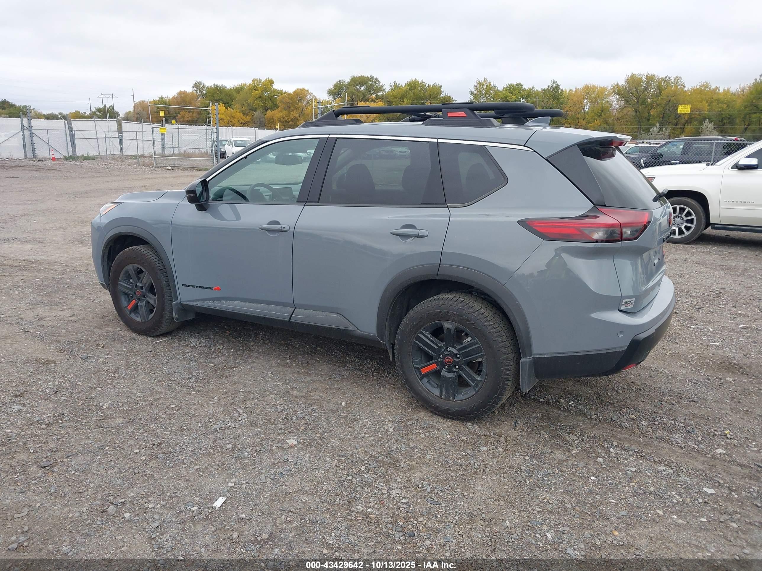 NISSAN ROGUE image 3