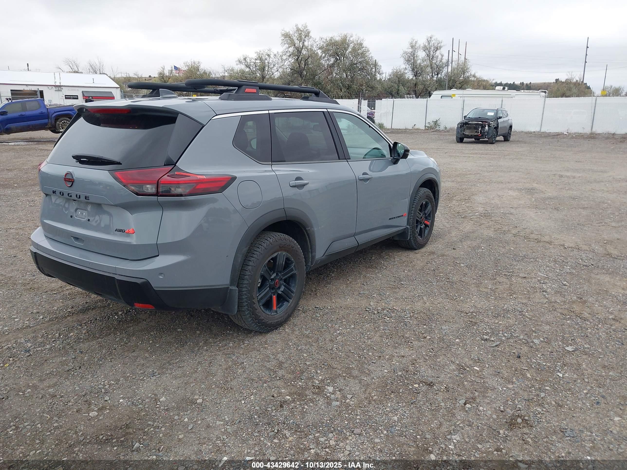 NISSAN ROGUE image 4