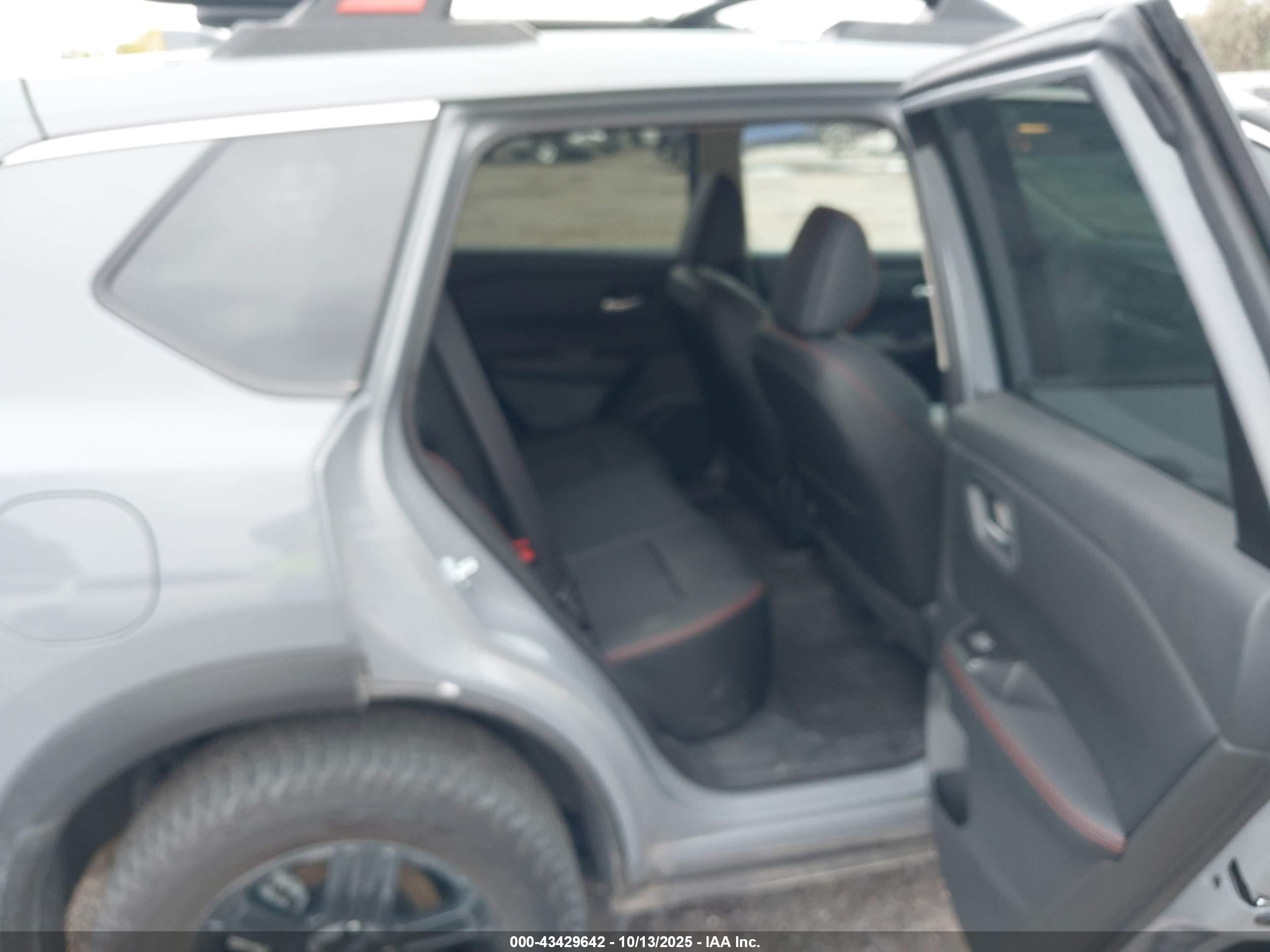NISSAN ROGUE image 8