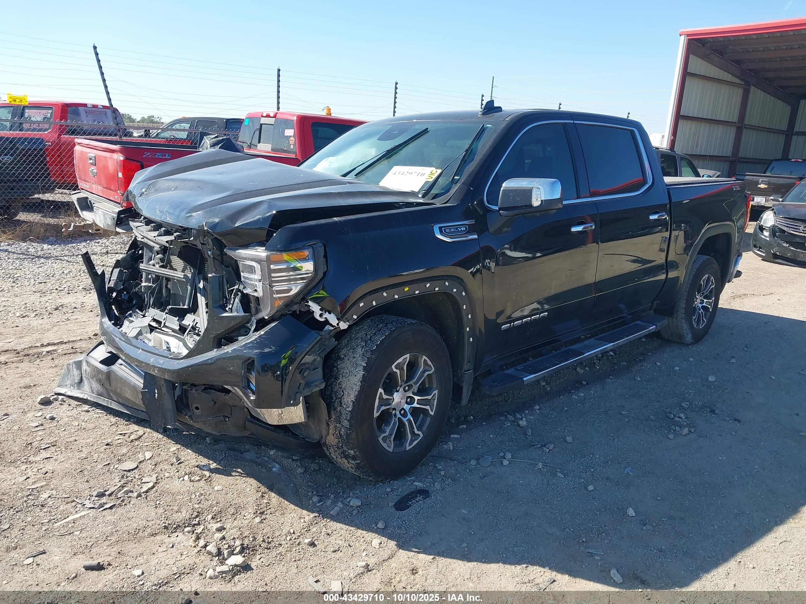 GMC SIERRA image 2