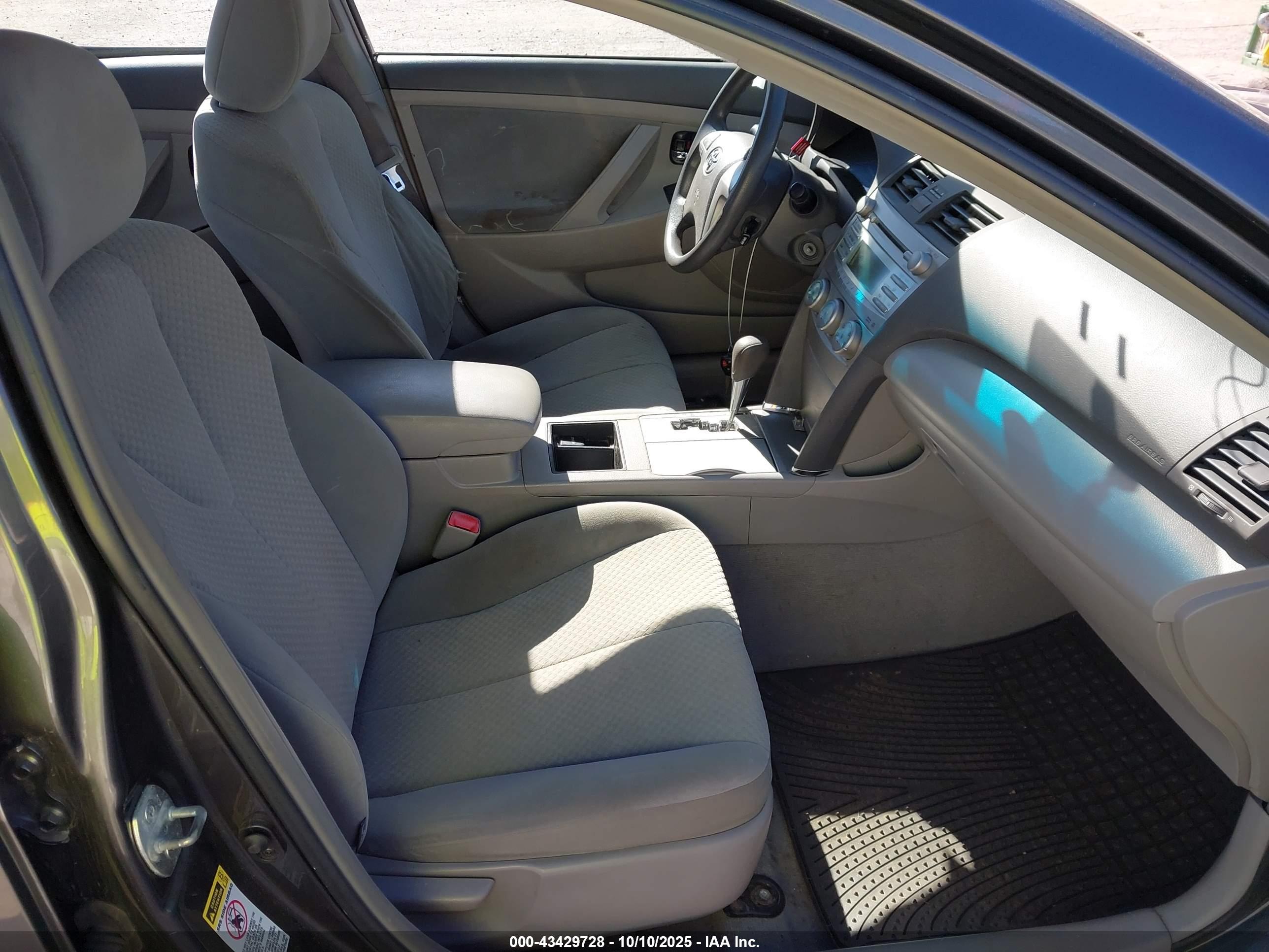 TOYOTA CAMRY image 5