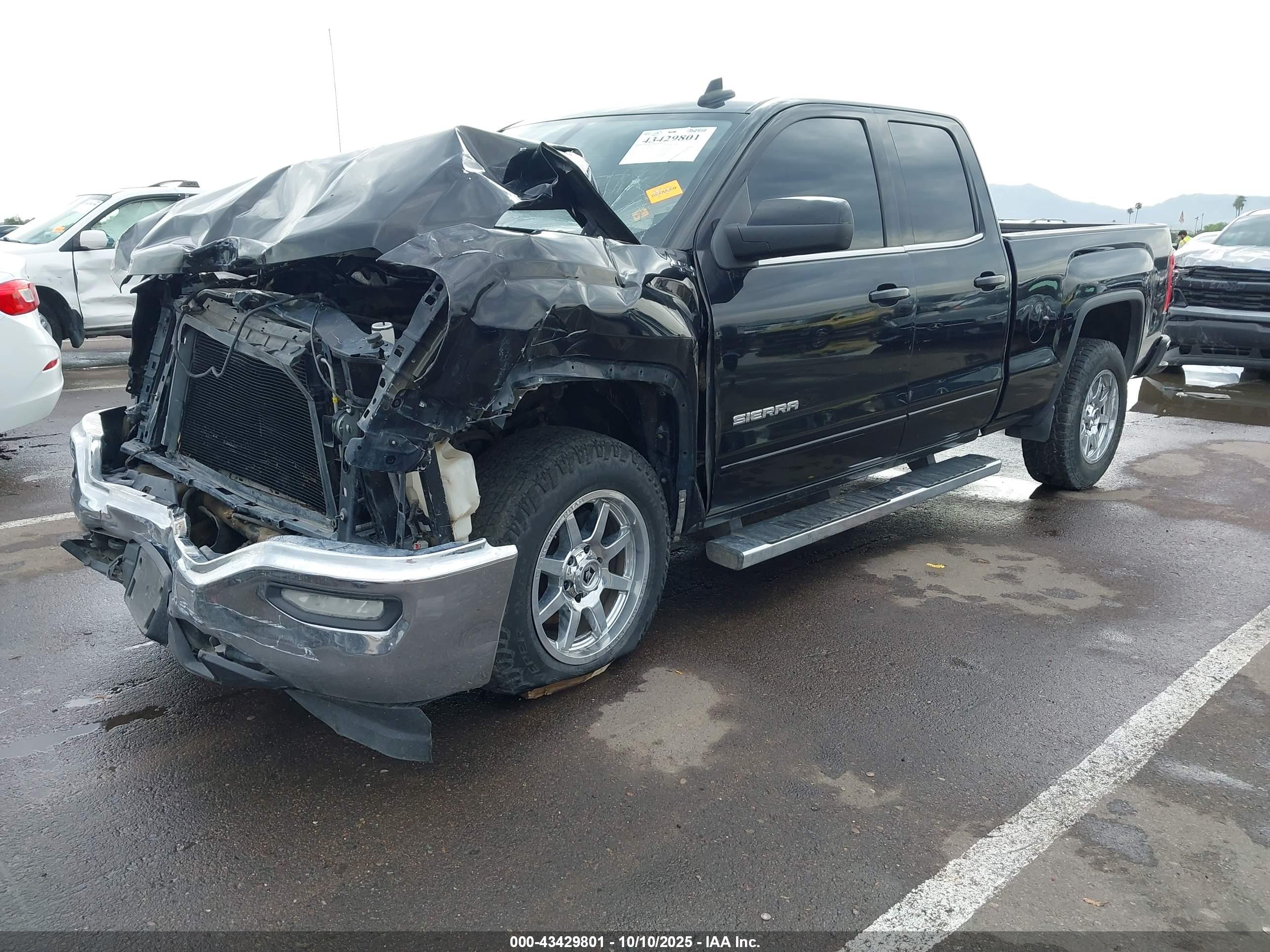 GMC SIERRA image 2