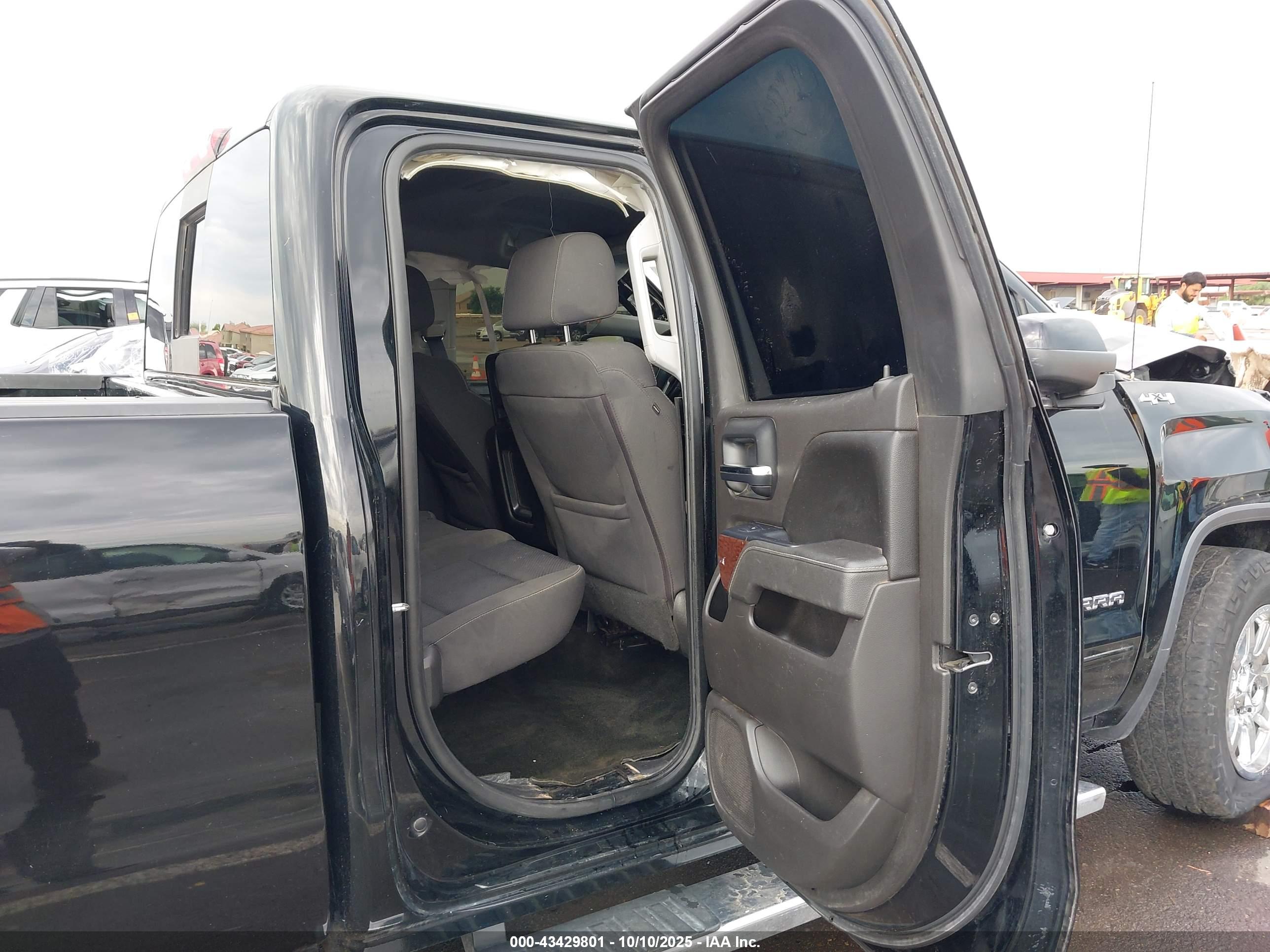 GMC SIERRA image 8