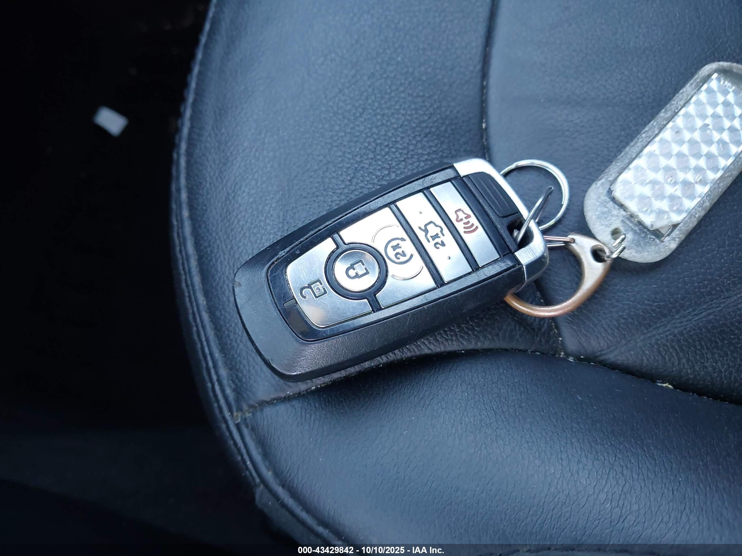 FORD EXPLORER image 11