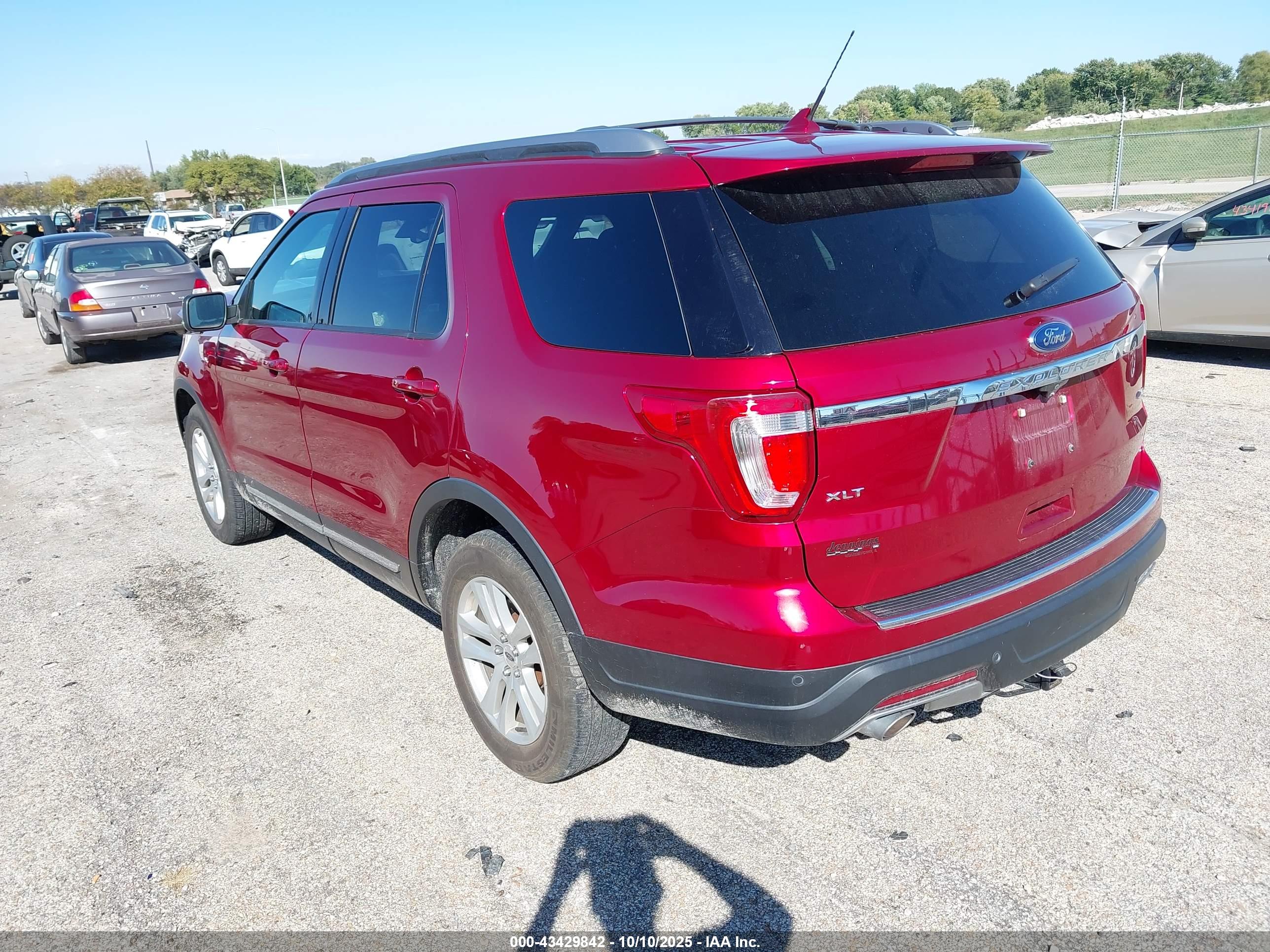 FORD EXPLORER image 3