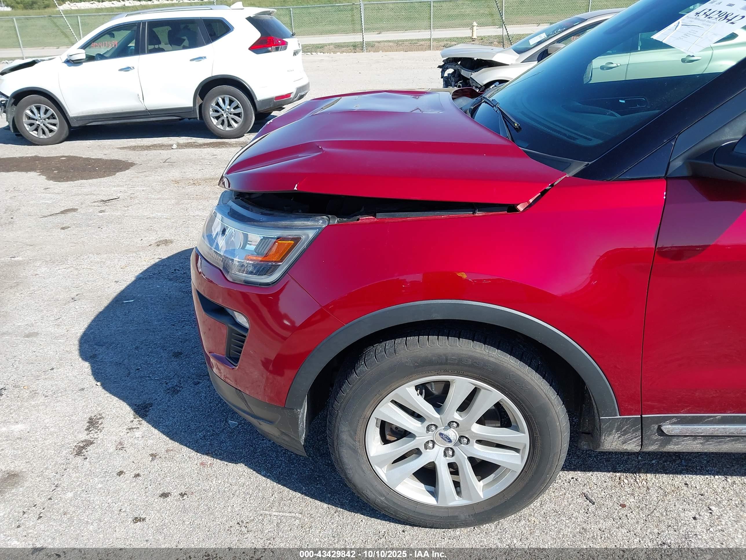 FORD EXPLORER image 6