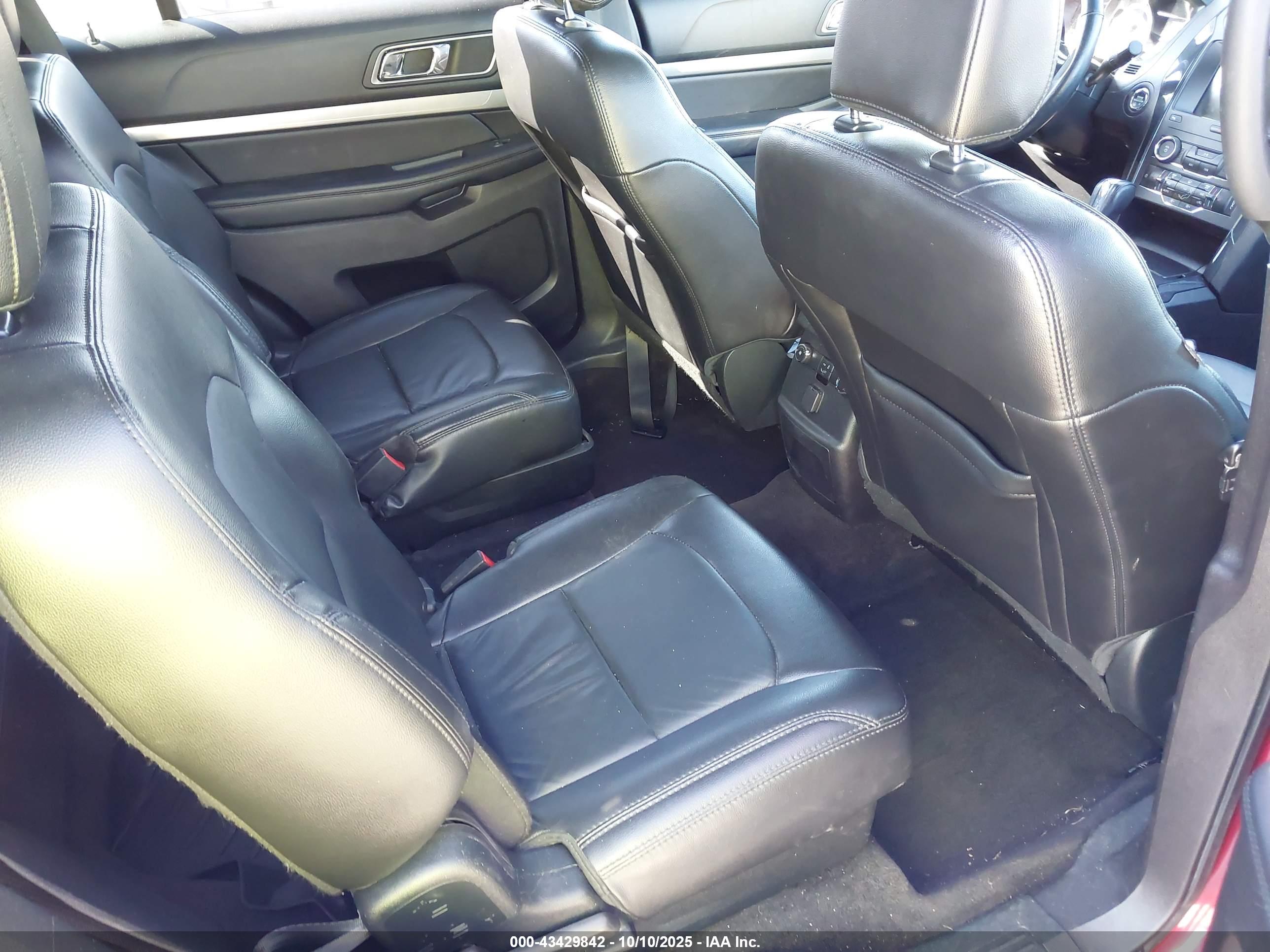 FORD EXPLORER image 8