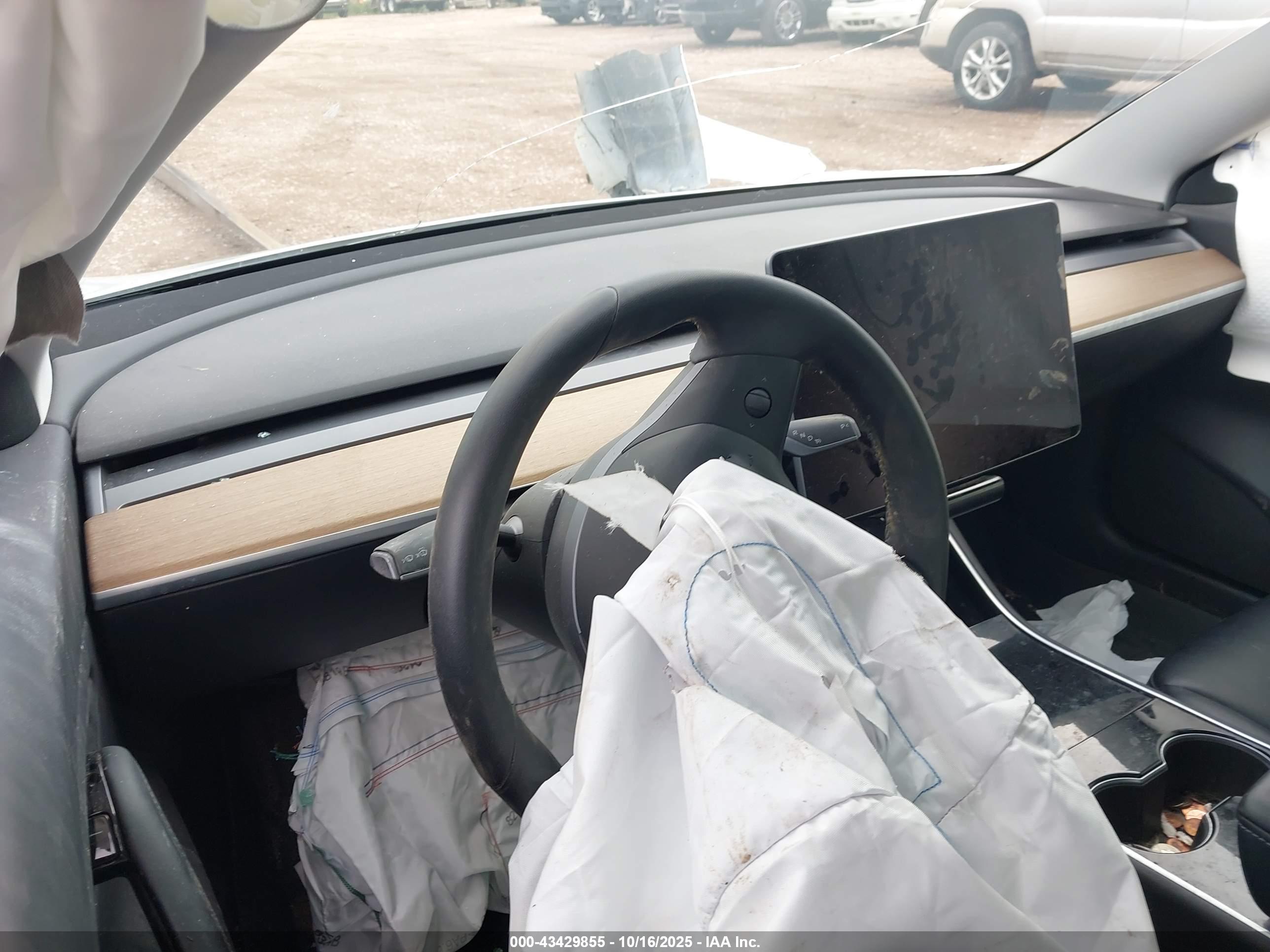 TESLA MODEL image 7