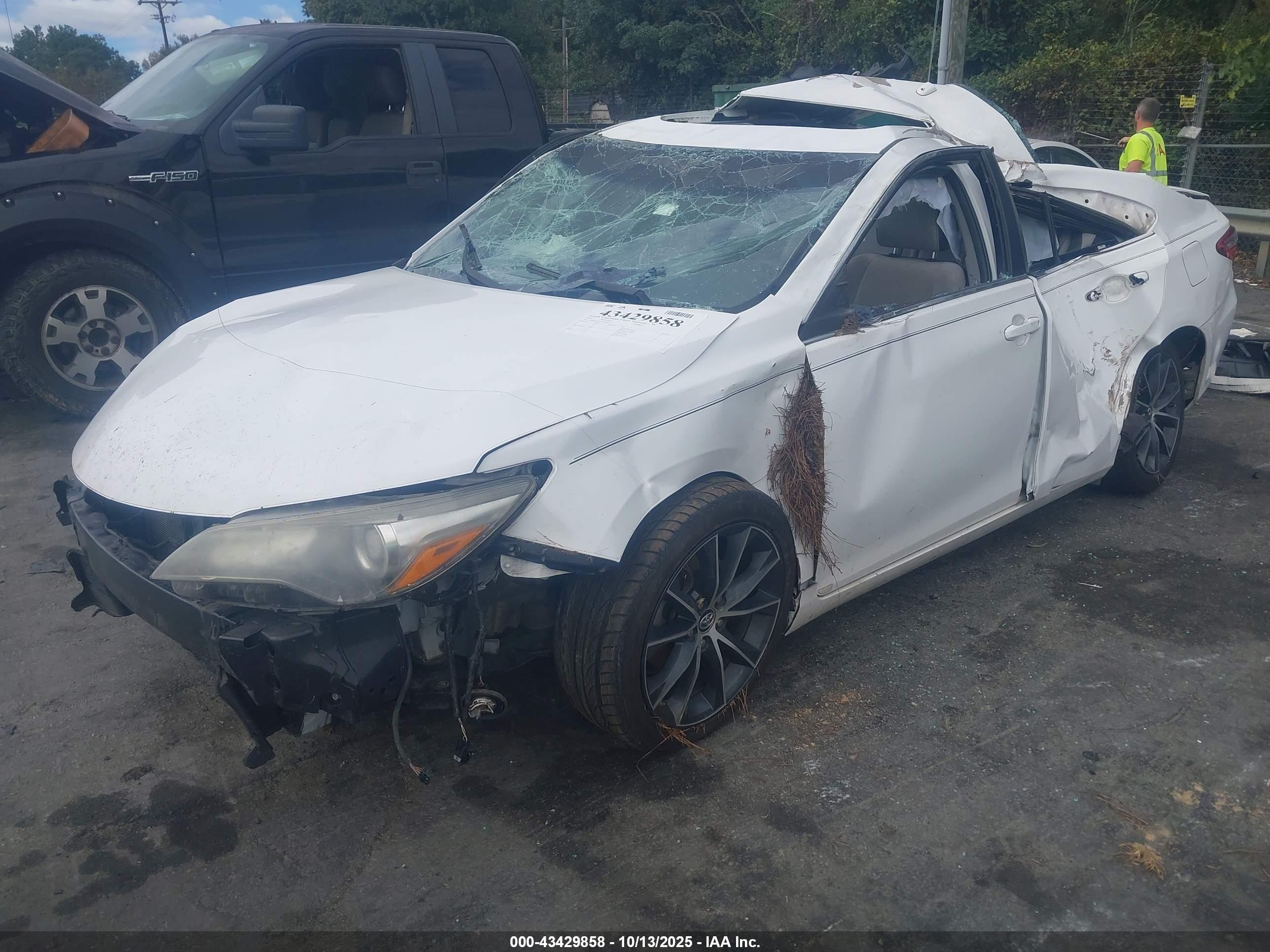 TOYOTA CAMRY image 2