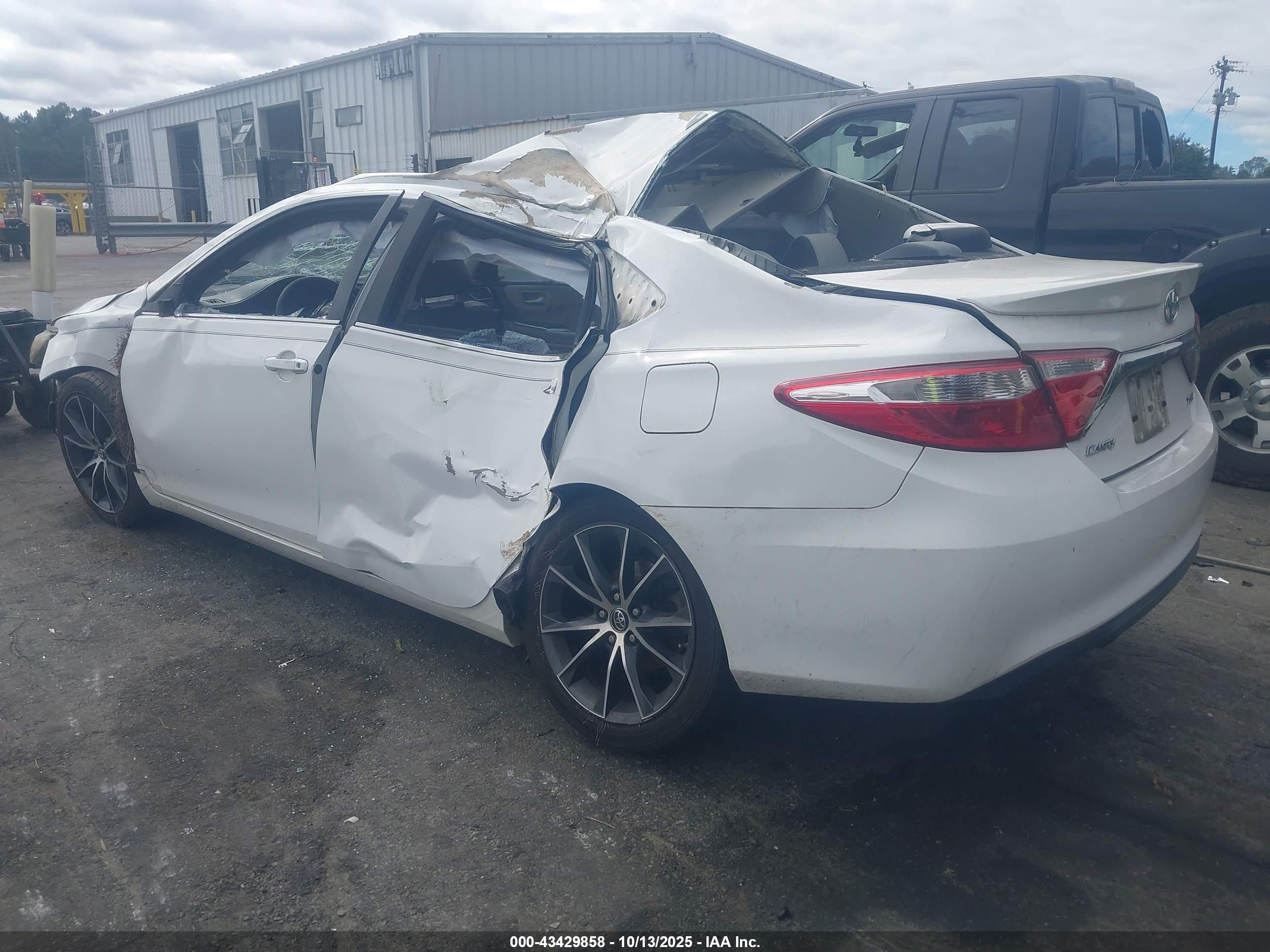 TOYOTA CAMRY image 3