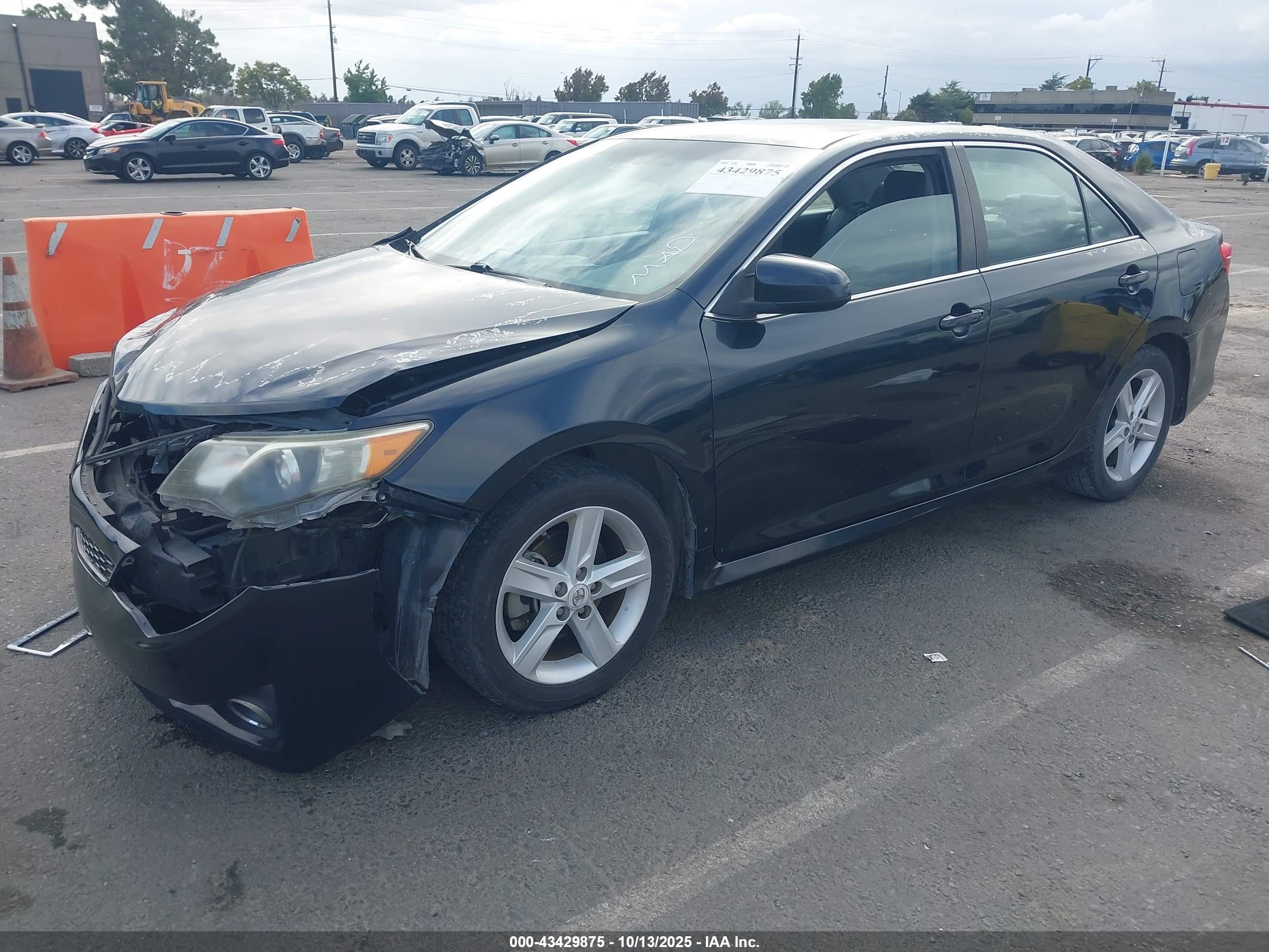 TOYOTA CAMRY image 2