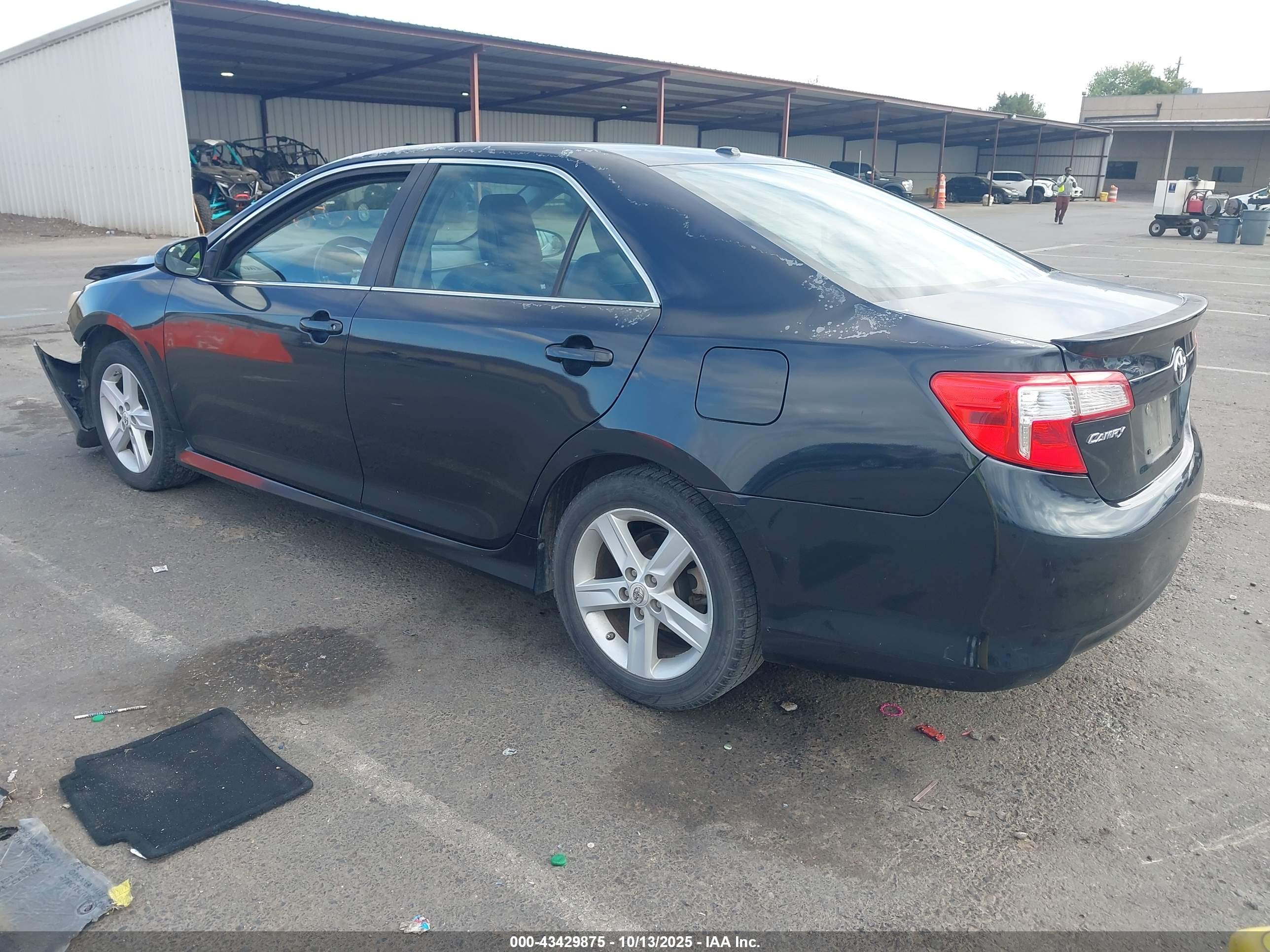 TOYOTA CAMRY image 3