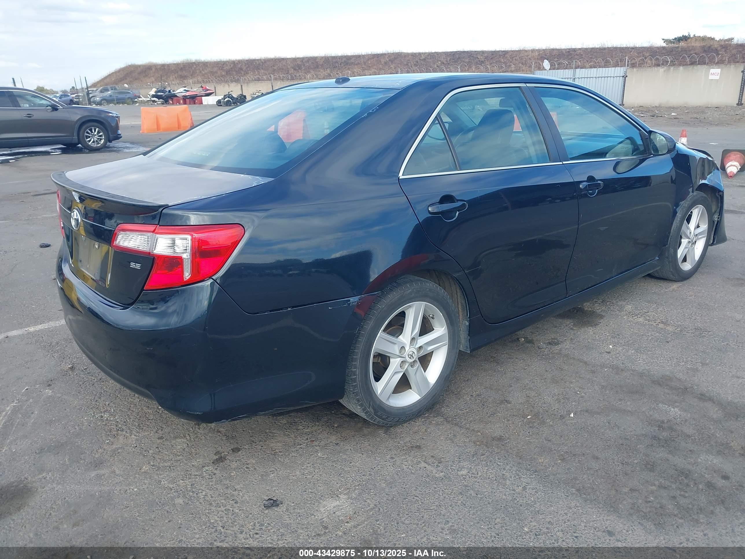 TOYOTA CAMRY image 4