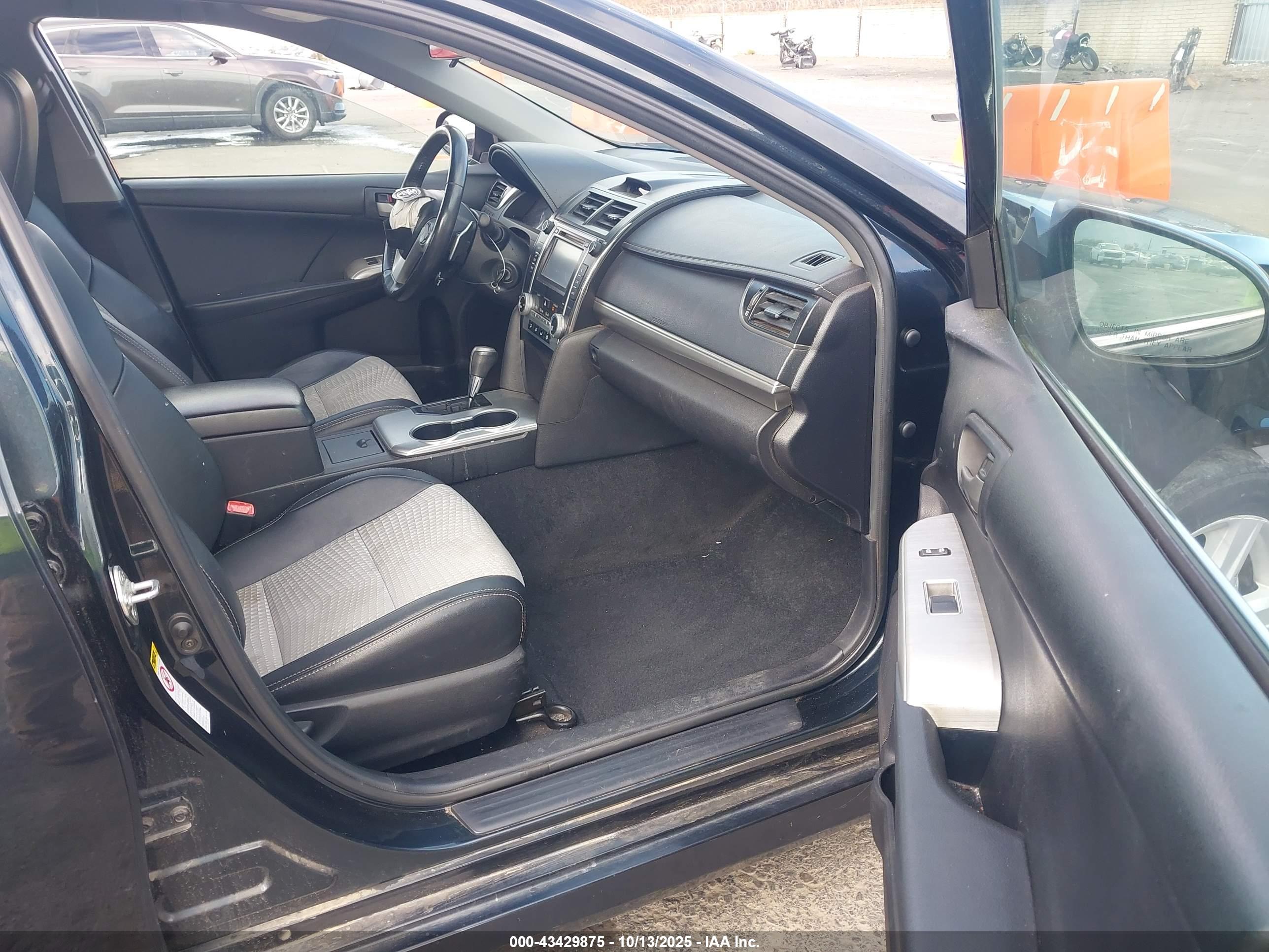 TOYOTA CAMRY image 5