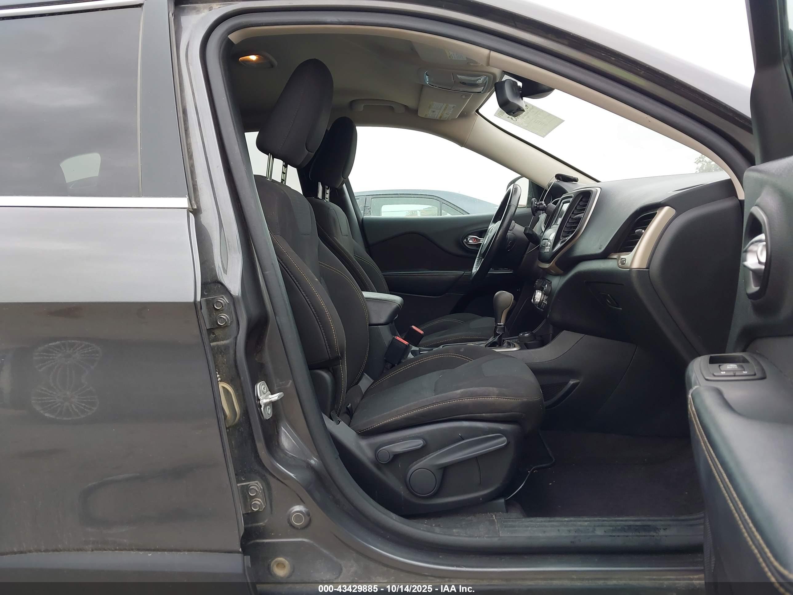 JEEP CHEROKEE image 5