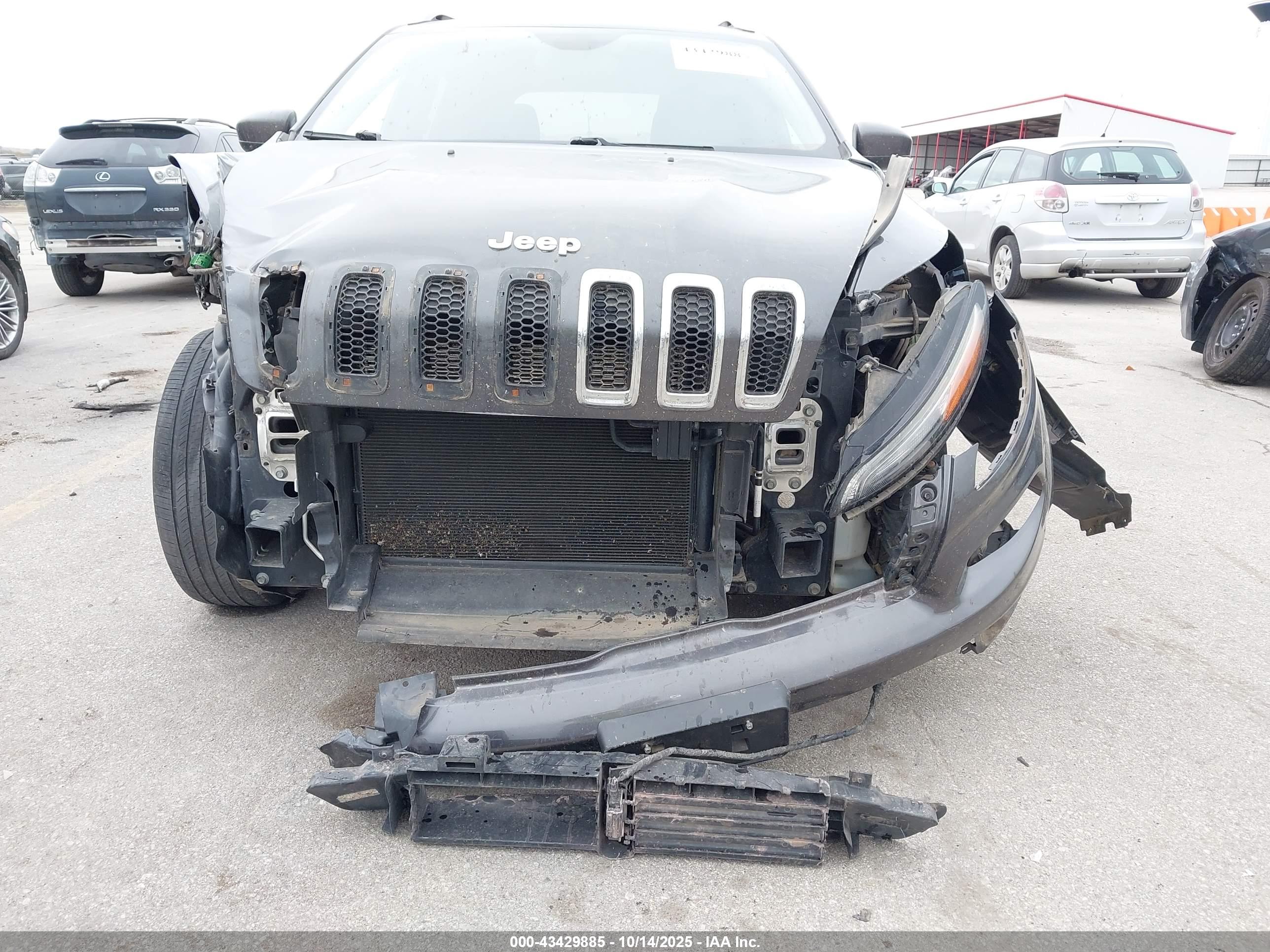 JEEP CHEROKEE image 6