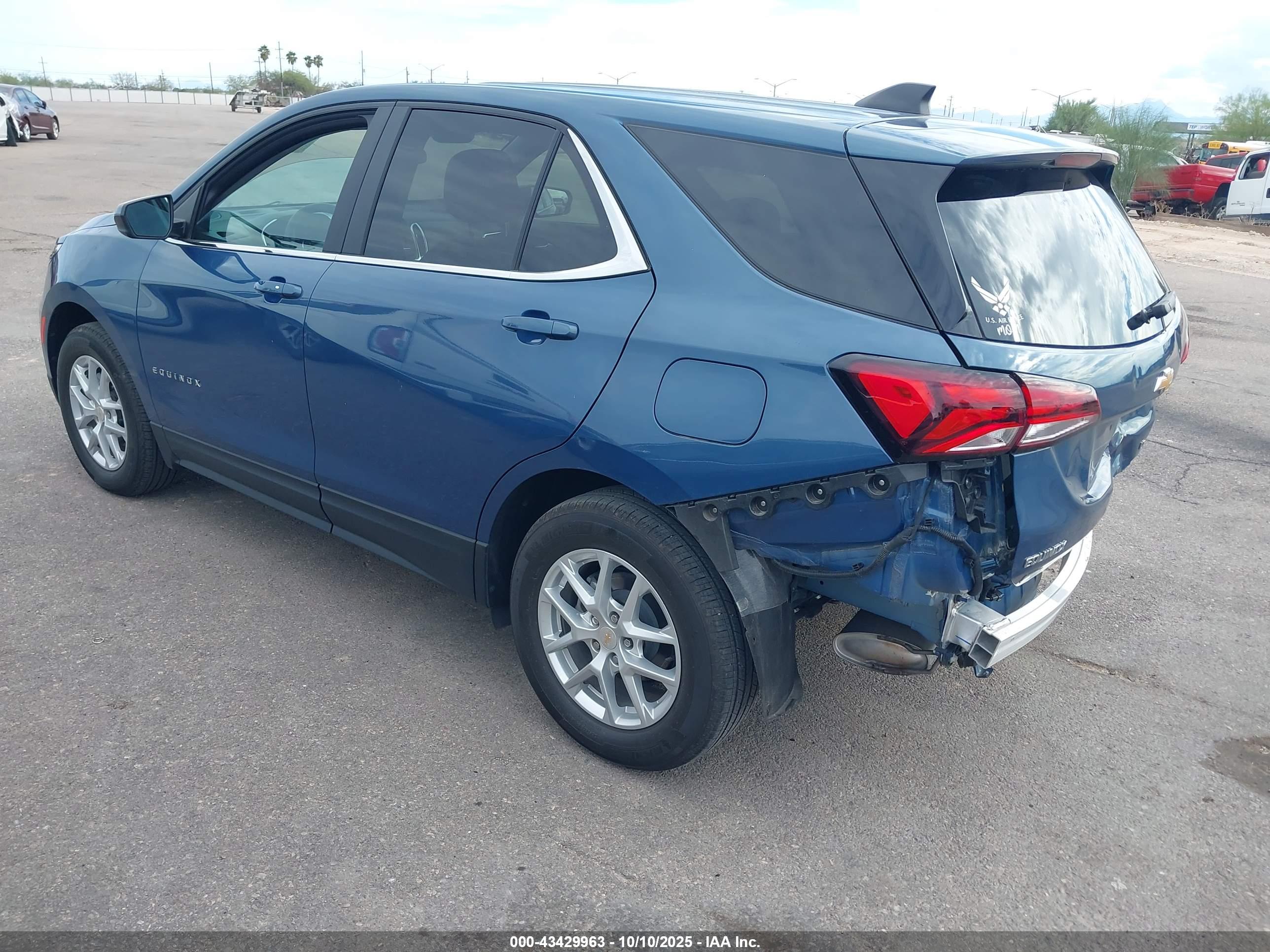 CHEVROLET EQUINOX image 3