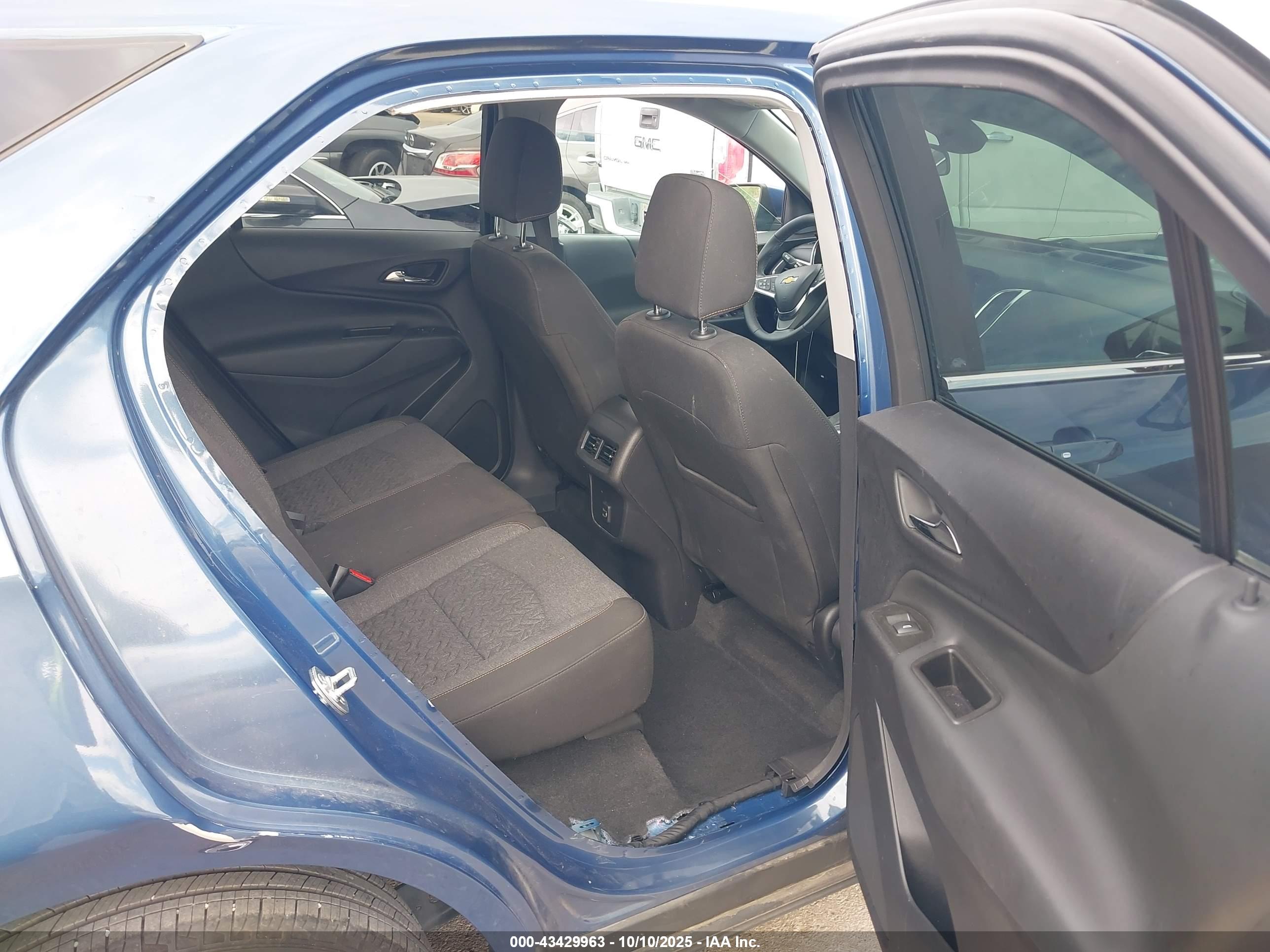 CHEVROLET EQUINOX image 8