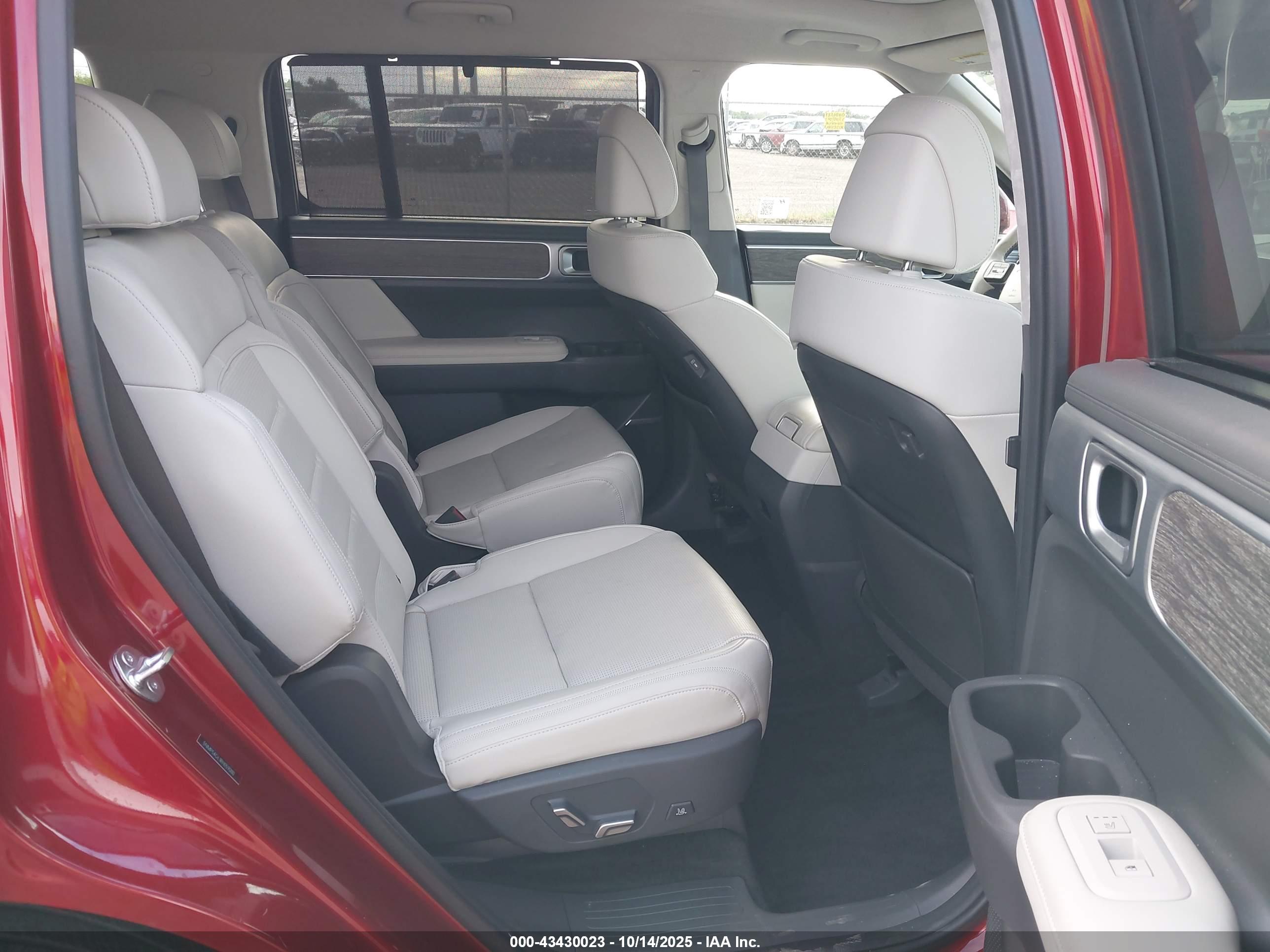 HYUNDAI SANTA image 8