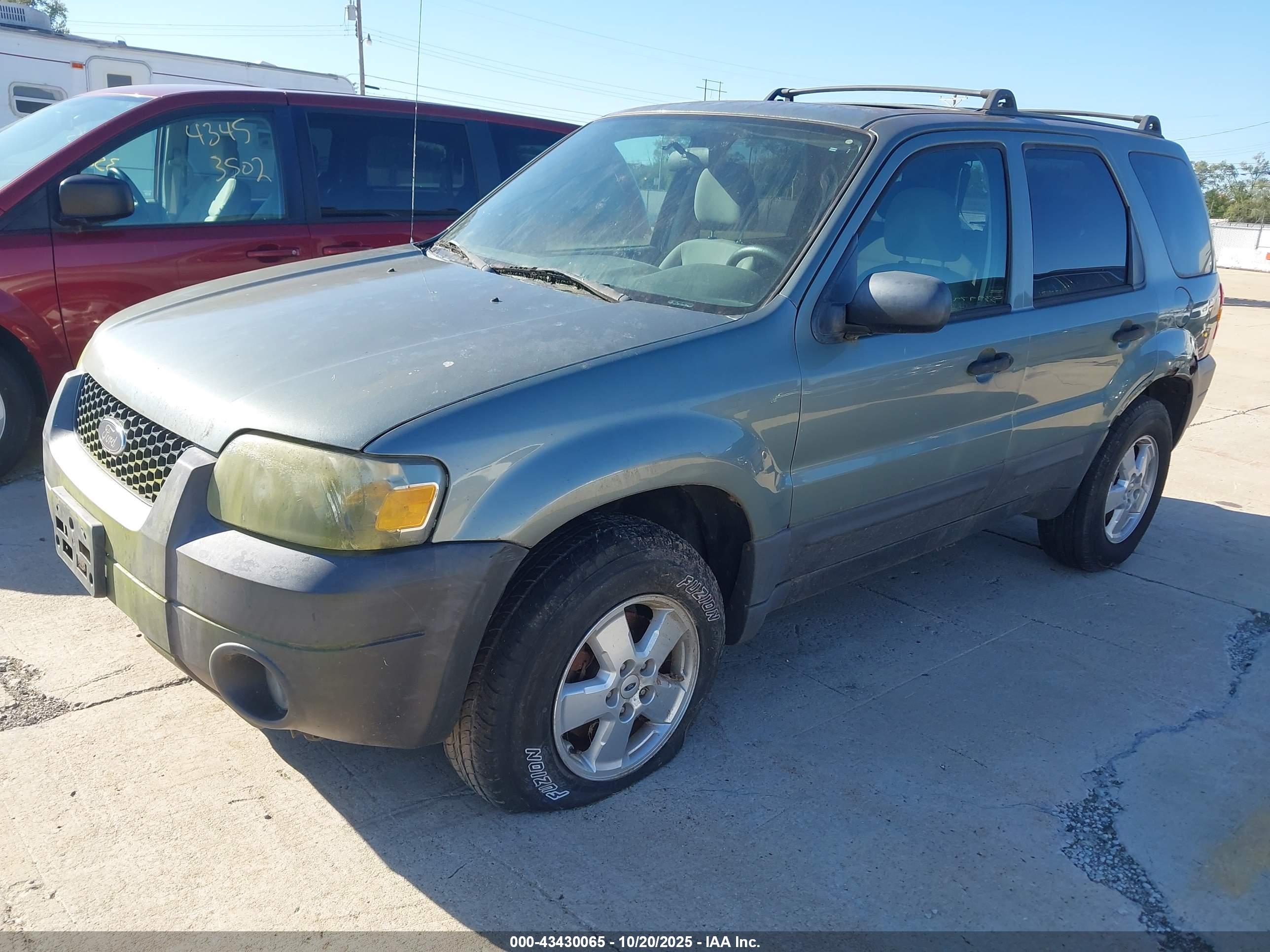 FORD ESCAPE image 2