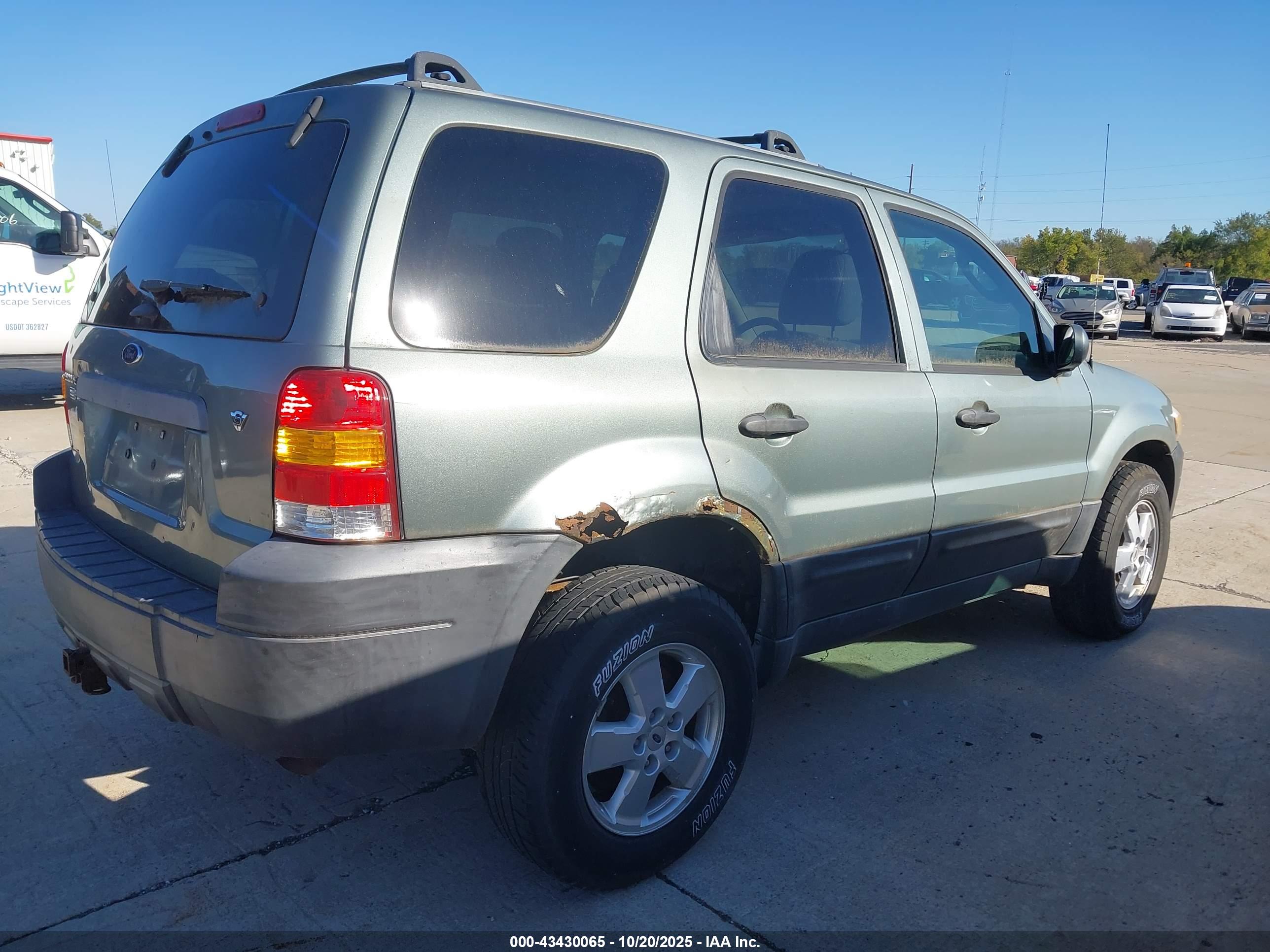 FORD ESCAPE image 4