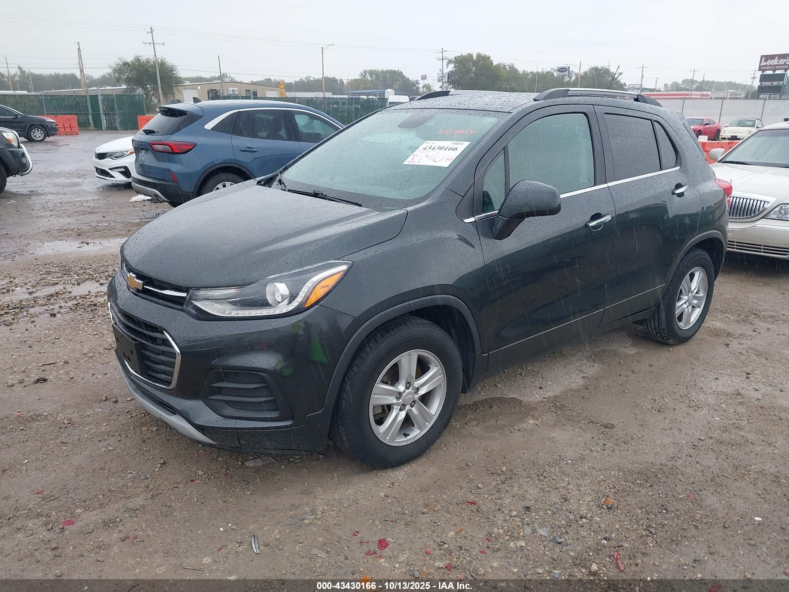 CHEVROLET TRAX image 2